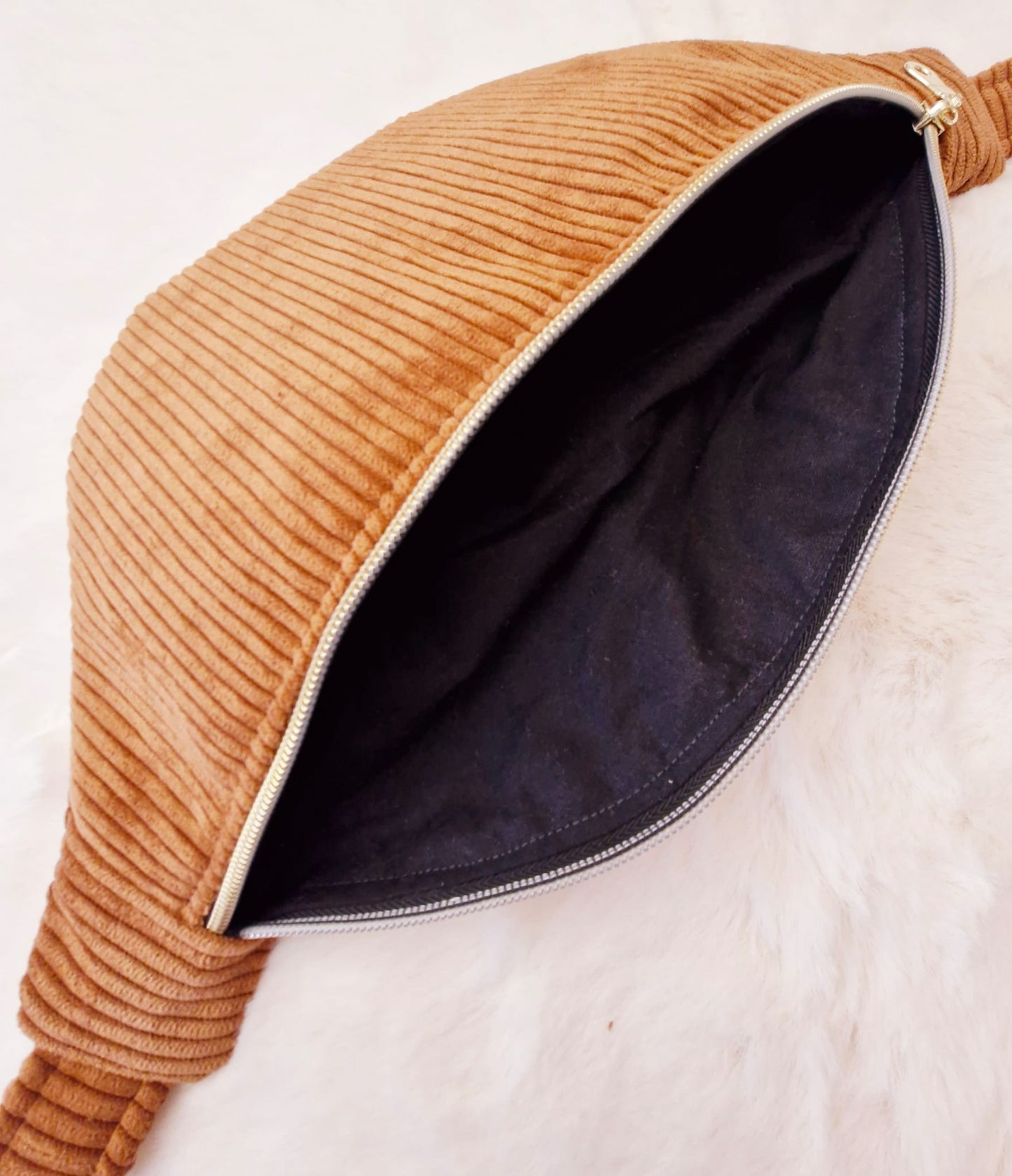 Sac Banane en Velours Côtelé Marron avec Rabat Léopard – Élégance Sauvage et Intemporelle "MEMPHIS" cocoleeline