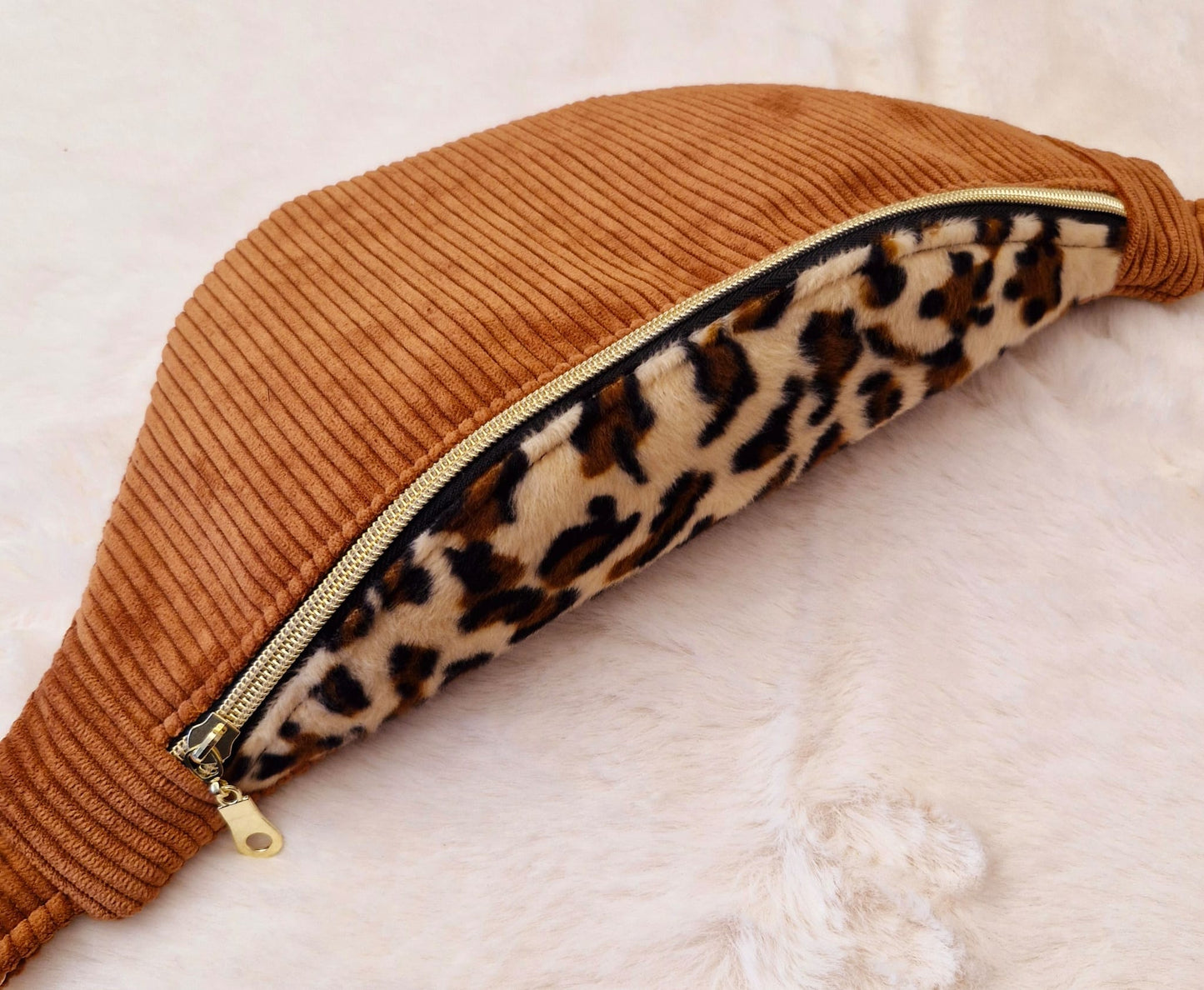 Sac Banane en Velours Côtelé Marron avec Rabat Léopard – Élégance Sauvage et Intemporelle "MEMPHIS" cocoleeline