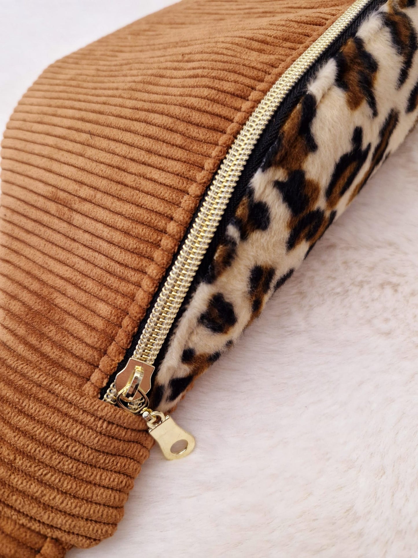 Sac Banane en Velours Côtelé Marron avec Rabat Léopard – Élégance Sauvage et Intemporelle "MEMPHIS" cocoleeline