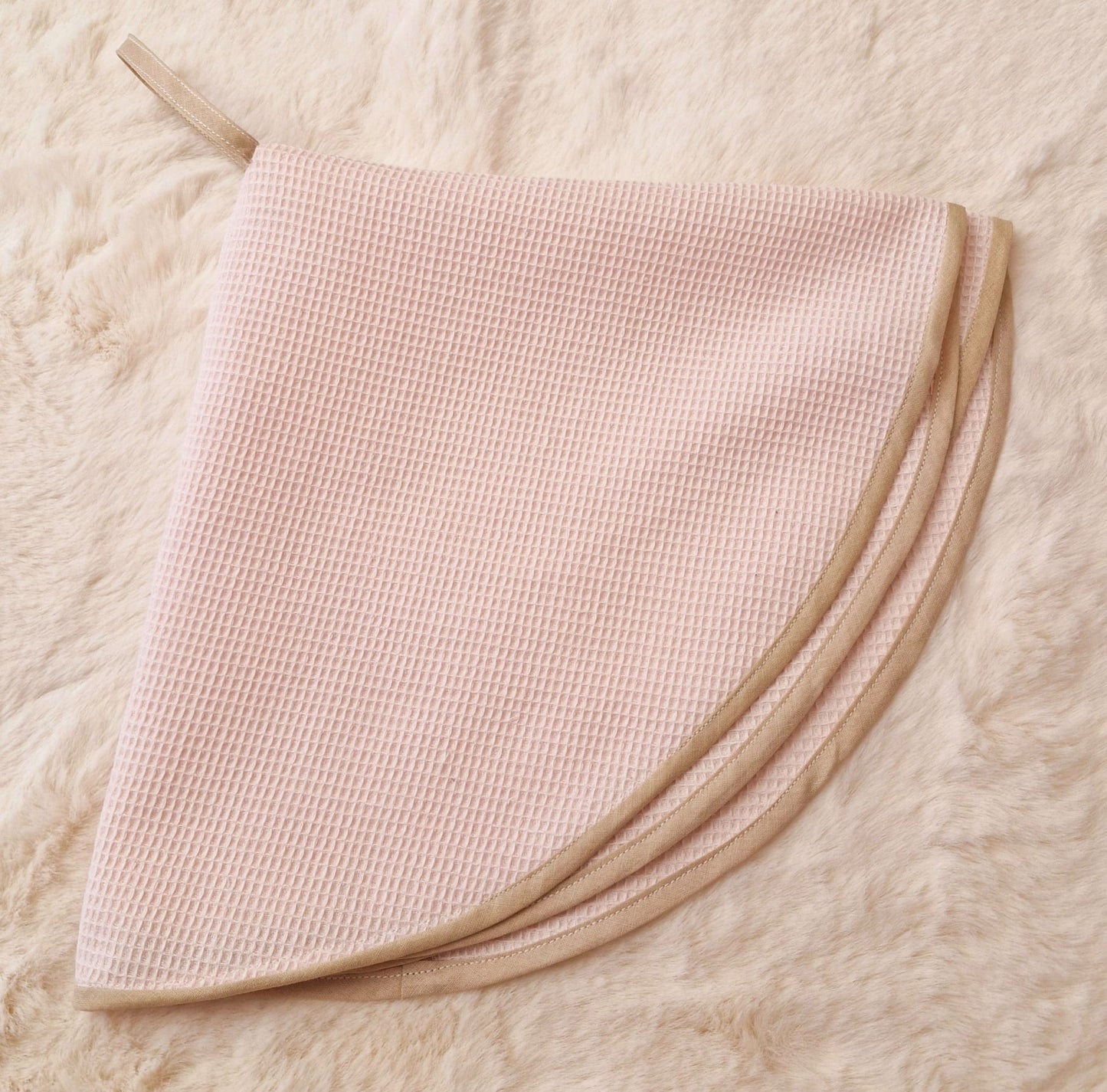 Essuie-main rond en nid d'abeille rose – Élégance et absorption optimale cocoleeline