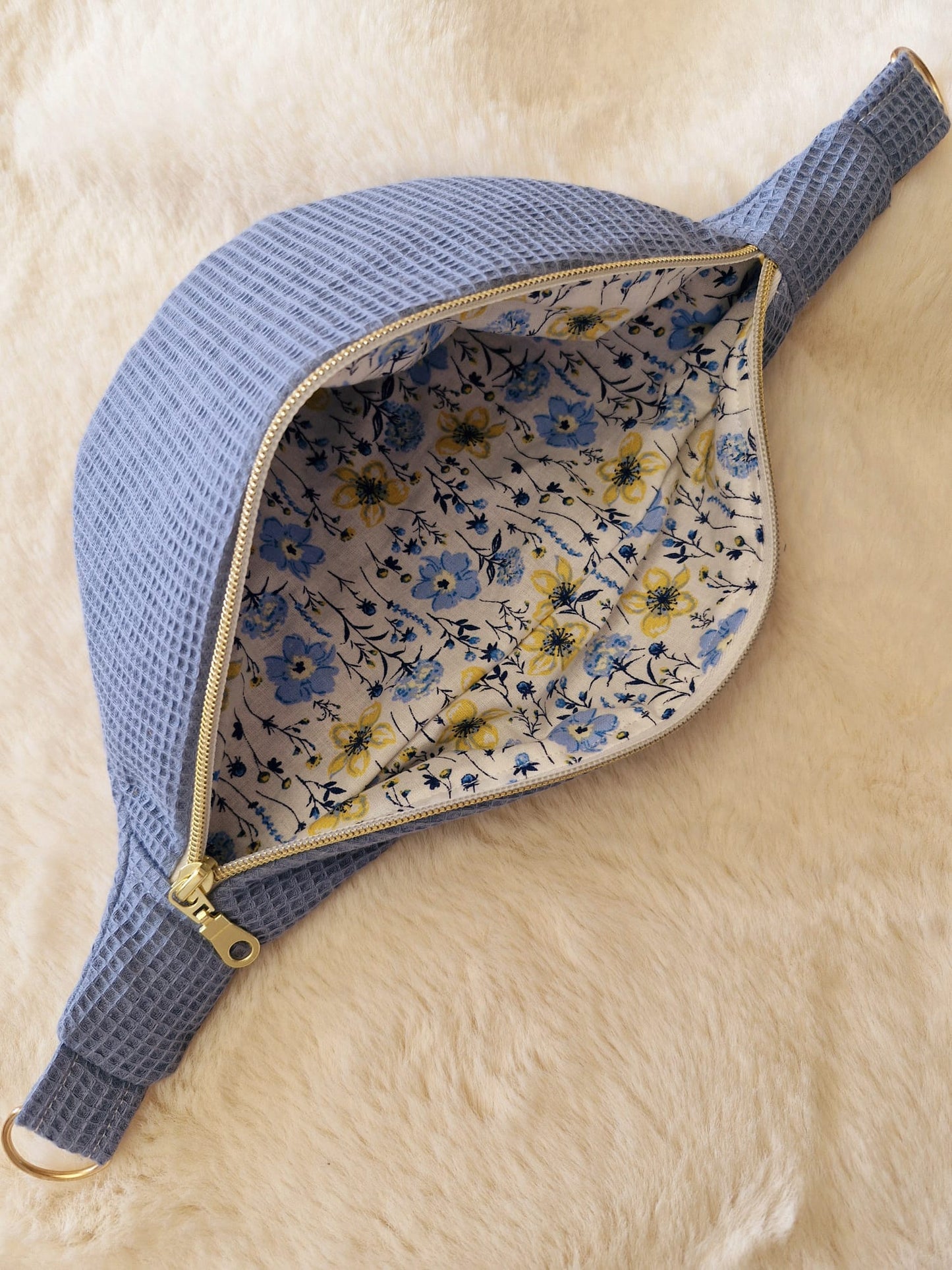 intérieur d'un sac banane pour femme bleu fleuri