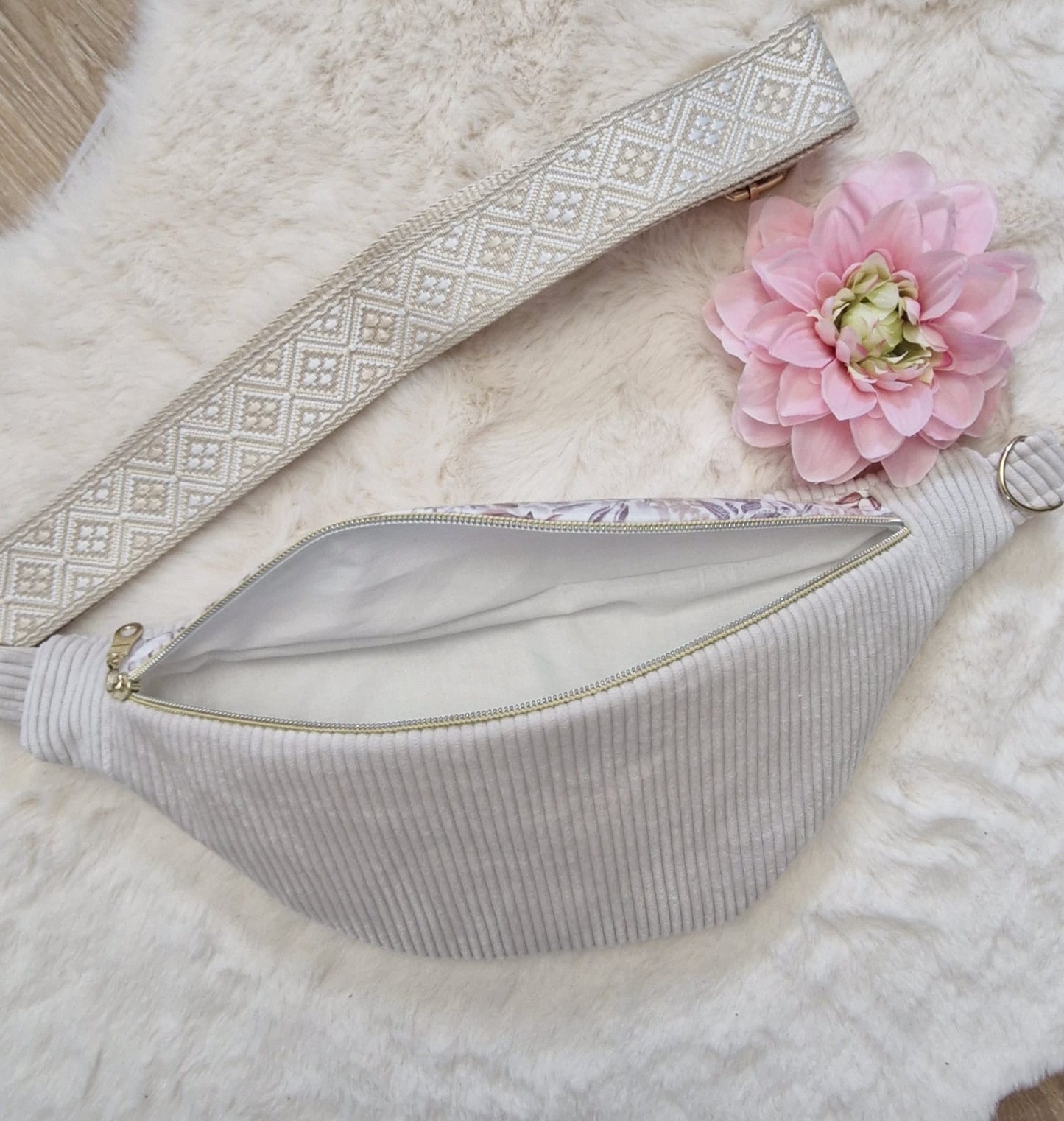 Sac banane fait main en France – Velours côtelé & sangle bohème – Idée cadeau tendance cocoleeline