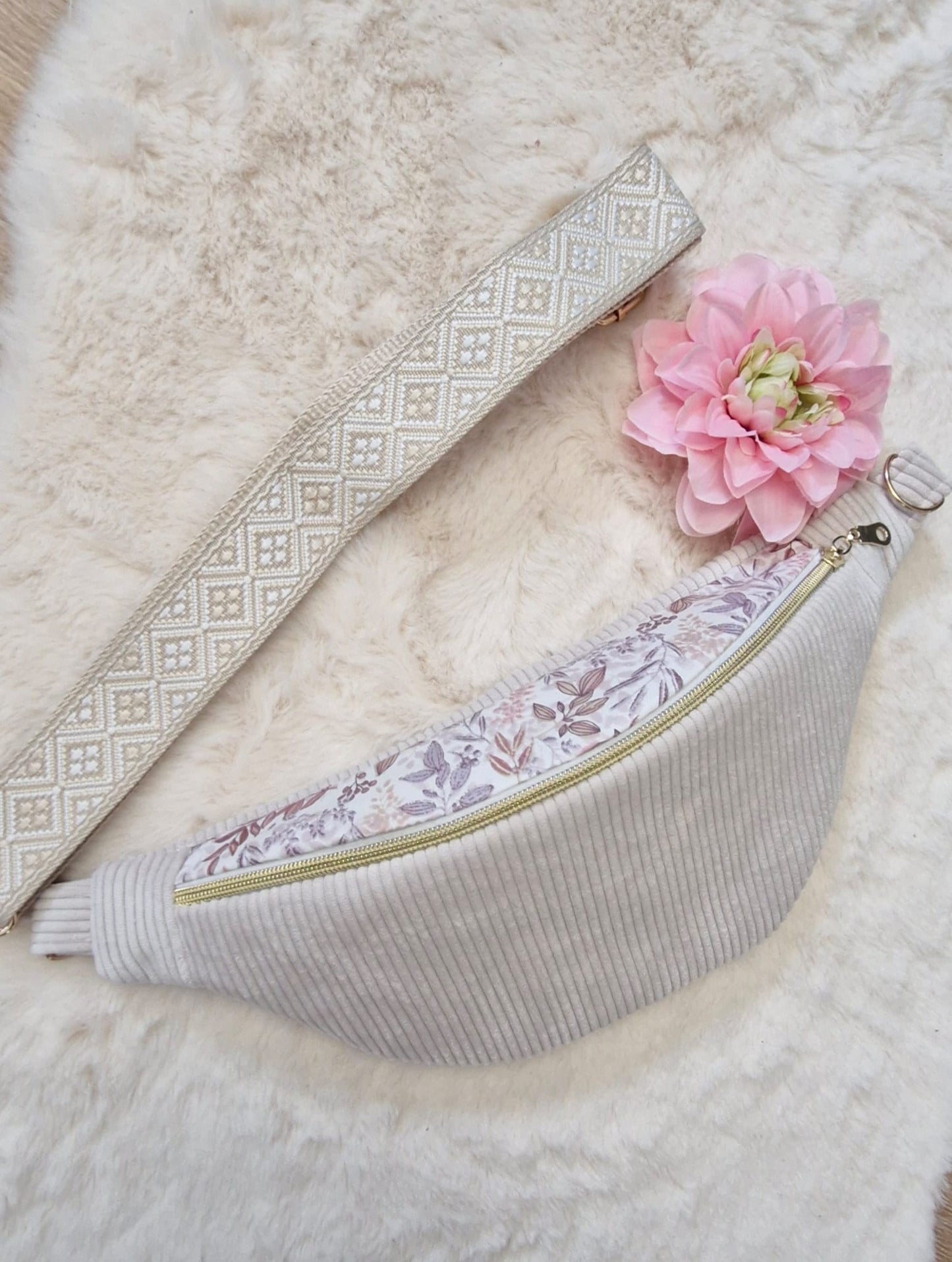 Sac banane fait main en France – Velours côtelé & sangle bohème – Idée cadeau tendance cocoleeline