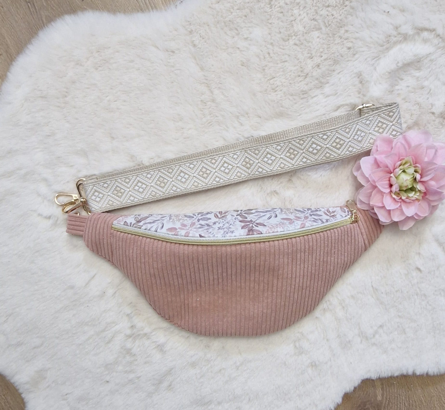 Sac banane fait main en France – Velours côtelé & sangle bohème – Idée cadeau tendance cocoleeline