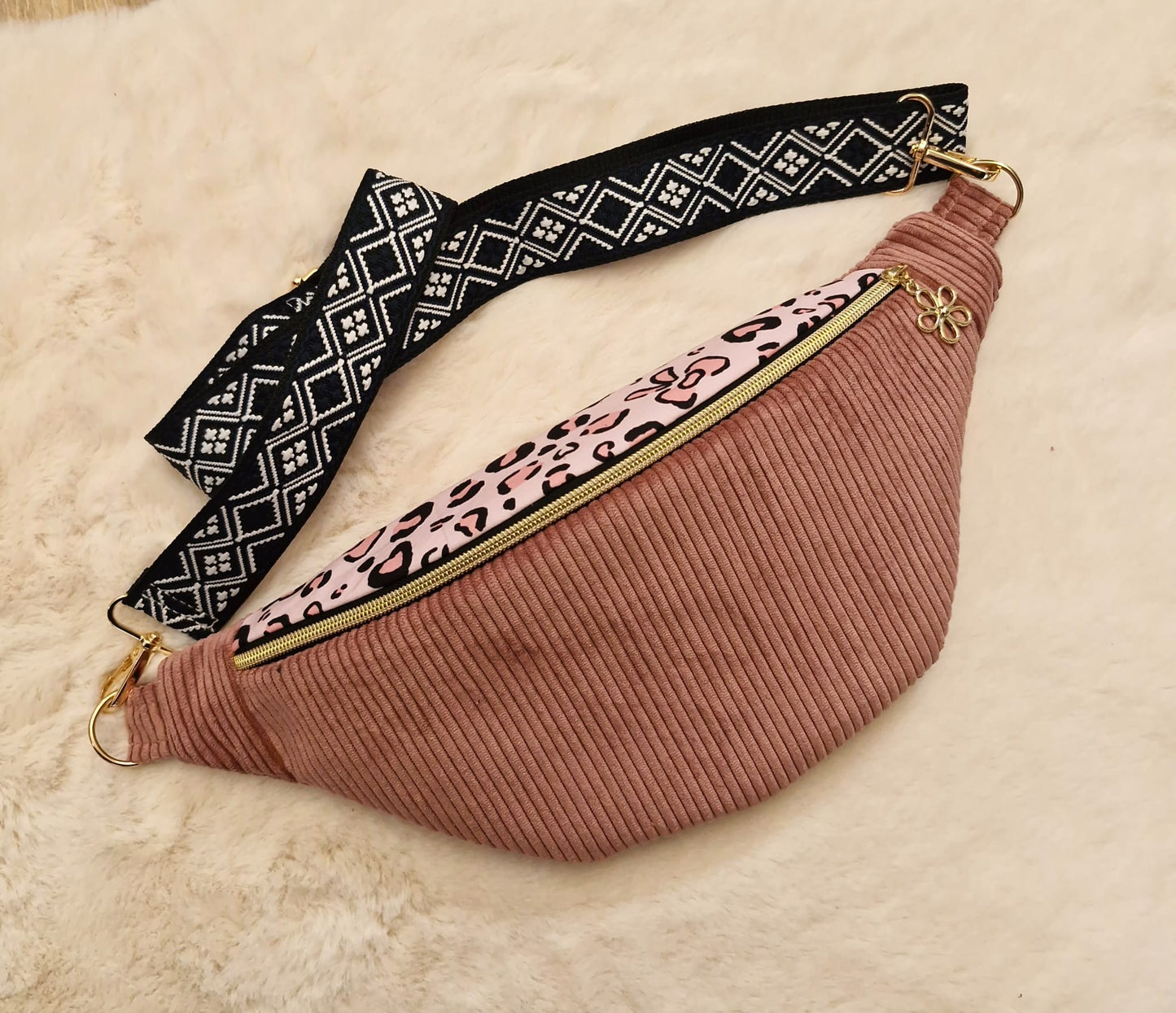 Sac banane femme en velours côtelé rose et motif léopard cocoleeline