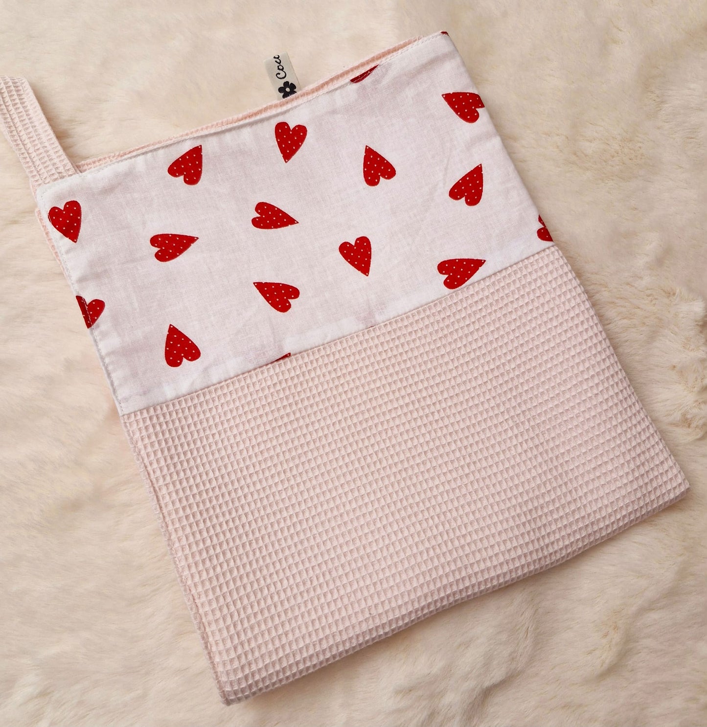 Torchon en nid d'abeille rose à motif cœur – Douceur et efficacité cocoleeline