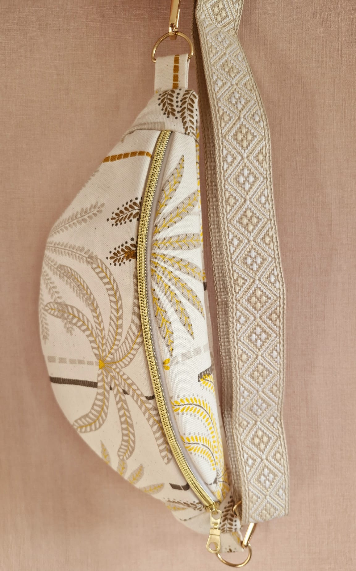 Sac banane femme beige tropical fait main en toile – accessoire femme été – sac ceinture palmier cocoleeline
