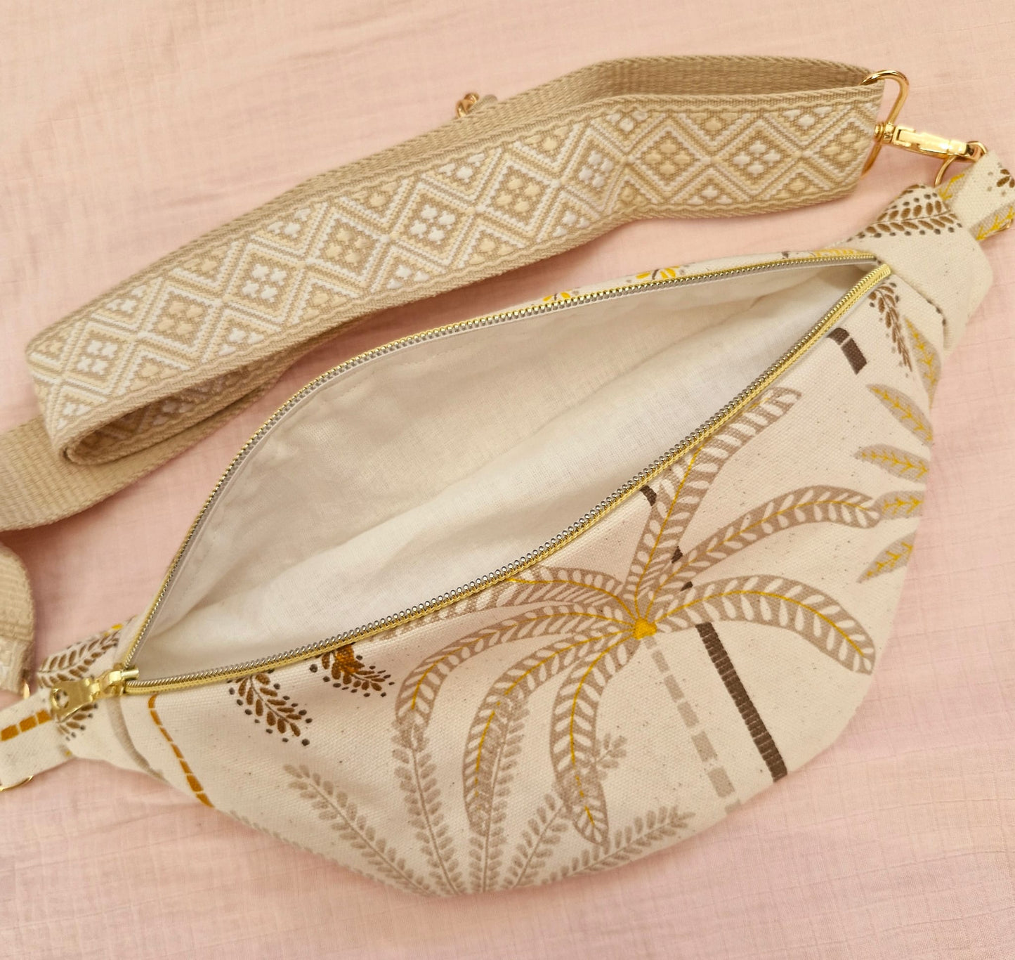 sac banane beige motif palmier