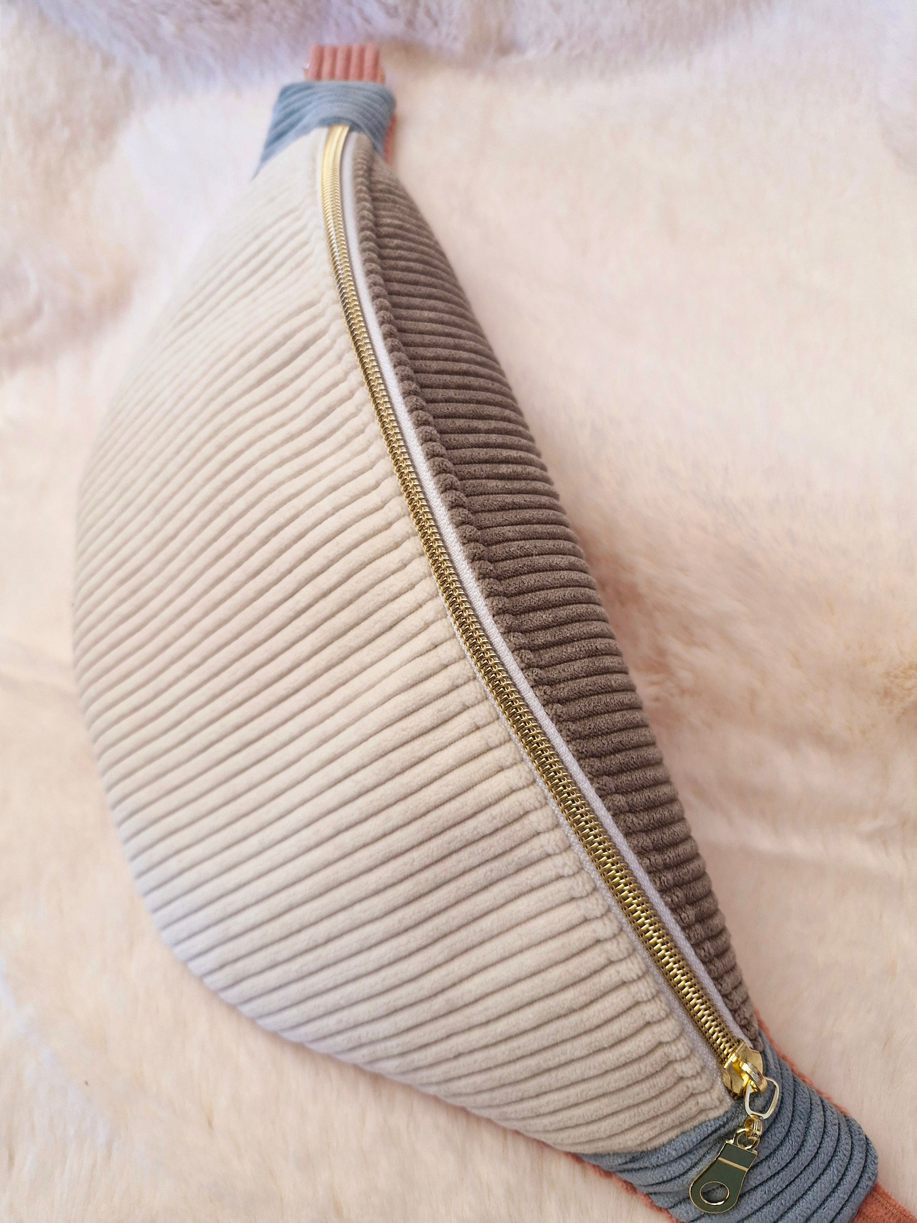 Sac banane femme en velours côtelé rose , bleu , gris , blanc écru intérieur petit coeur "DAISY" cocoleeline