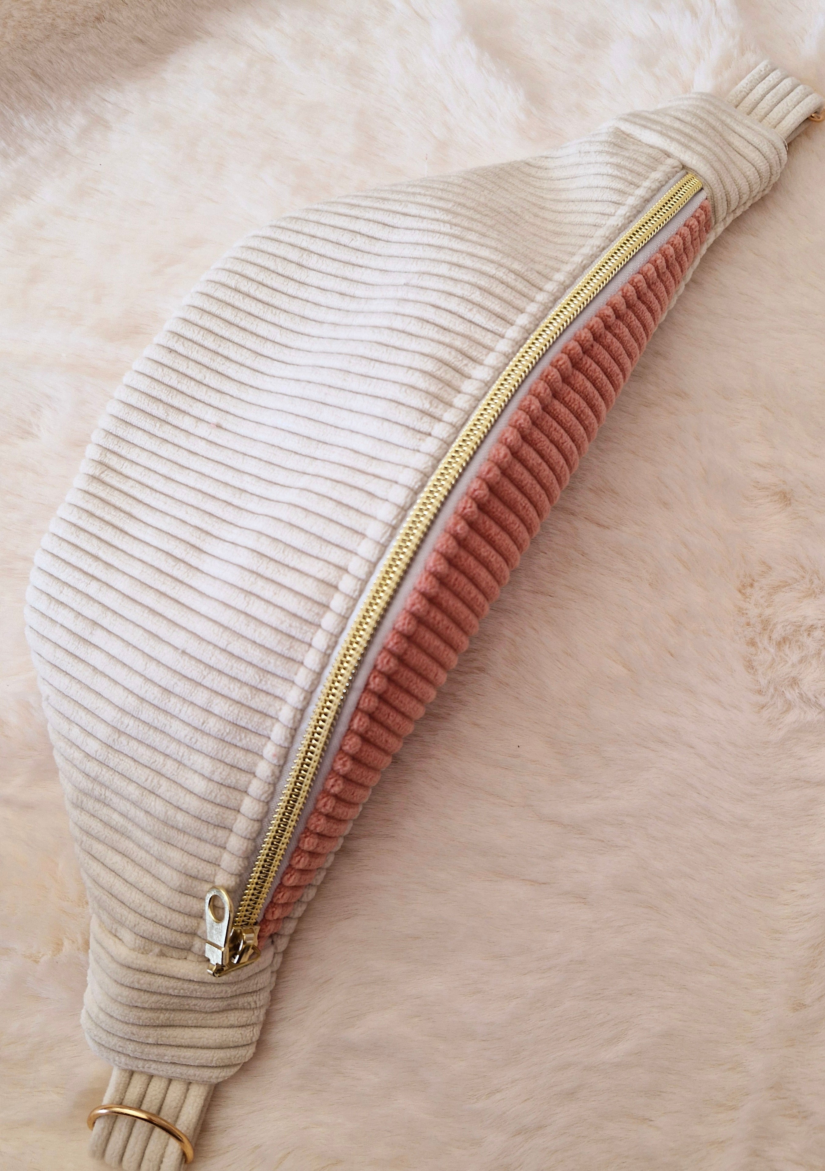 Sac banane femme en velours côtelé écru/rose intérieur coeur  "VELFY" cocoleeline