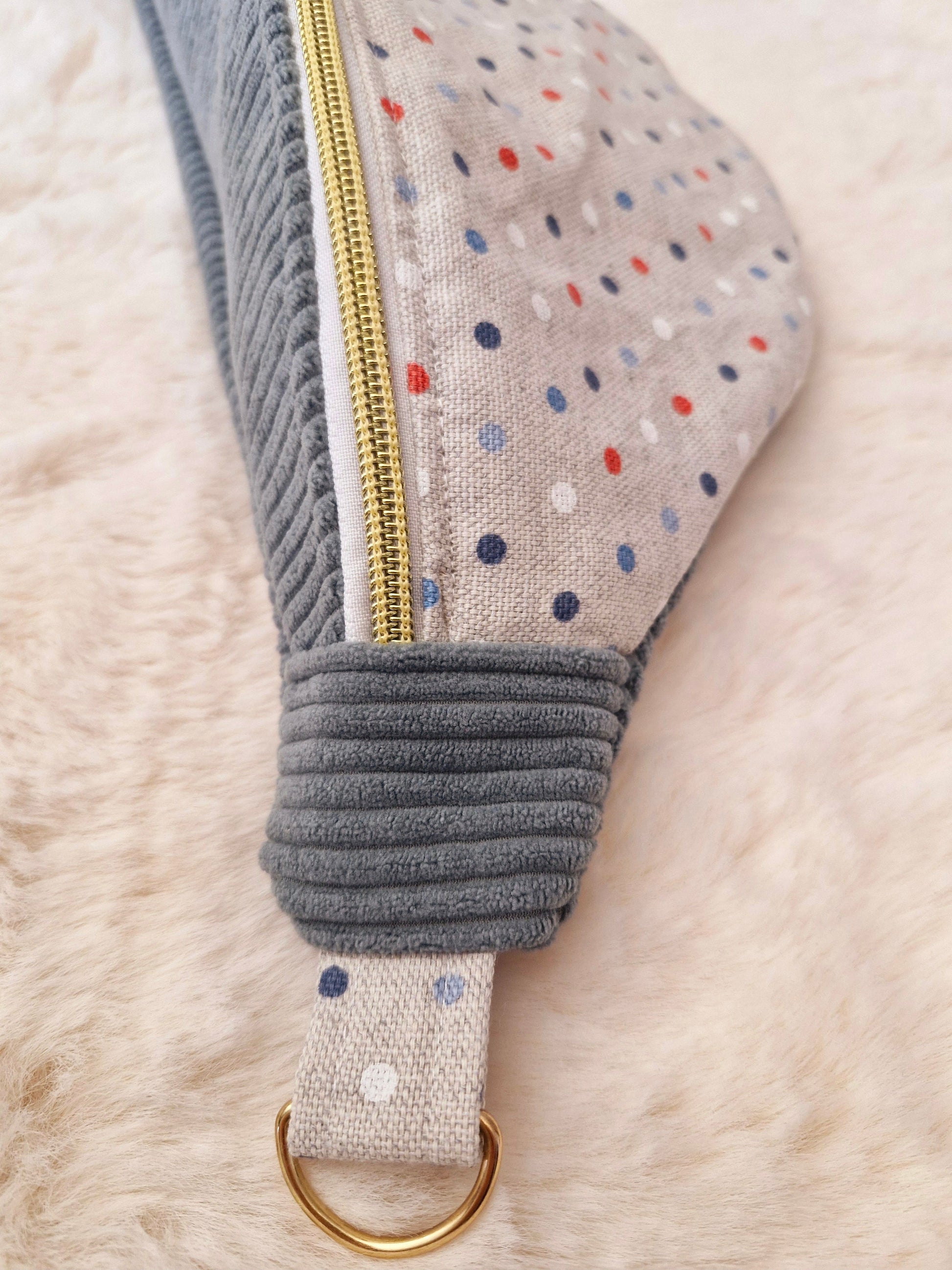 Sac Banane à Pois en Velours Côtelé avec Sangle Réglable et Amovible – Style Vintage et Élégance Confortable cocoleeline