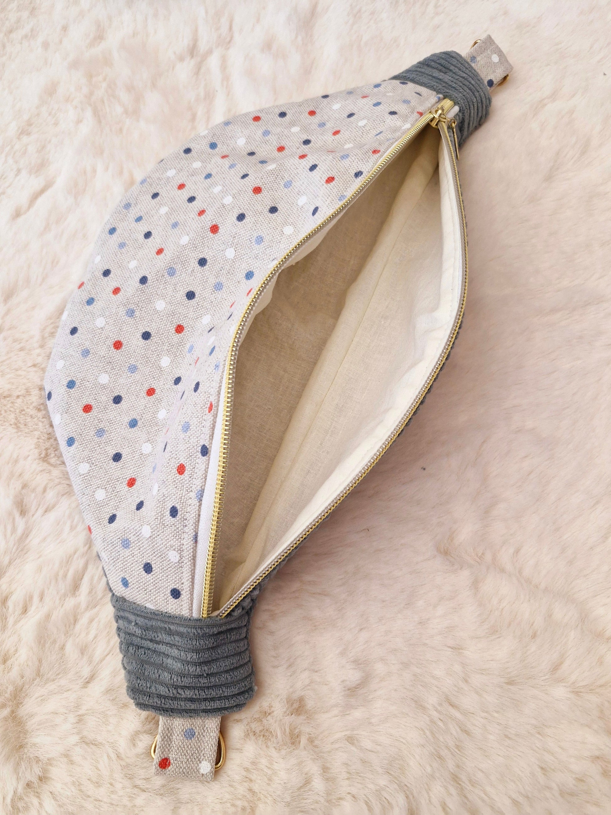 Sac Banane à Pois en Velours Côtelé avec Sangle Réglable et Amovible – Style Vintage et Élégance Confortable cocoleeline