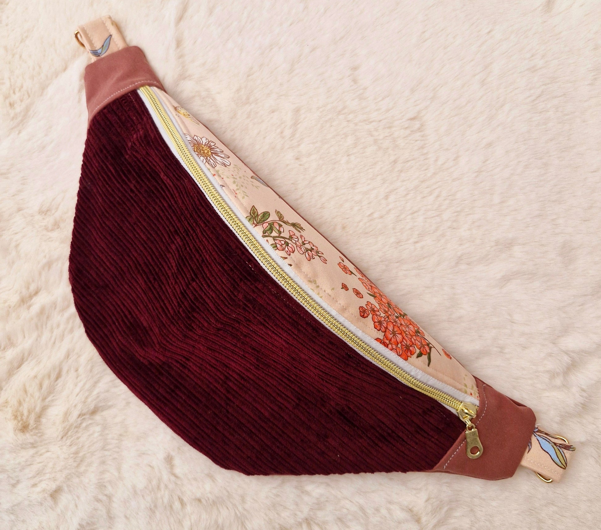 Sac Banane Unique en Tissus Recyclés – Conçu à partir de 3 Pantalons cocoleeline