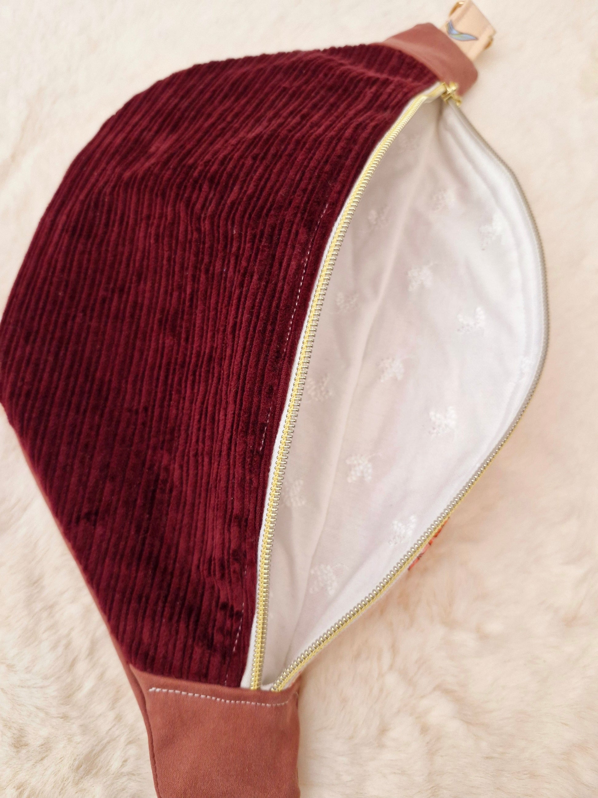 Sac Banane Unique en Tissus Recyclés – Conçu à partir de 3 Pantalons cocoleeline