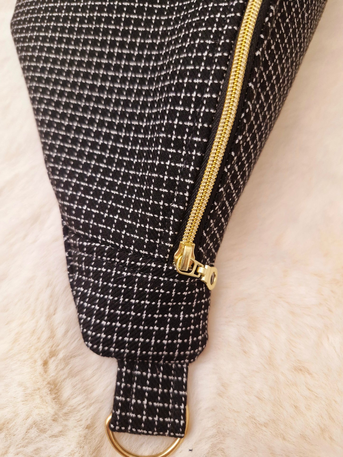 Sac Banane Recyclé à partir d'un Pantalon pour Homme – Mode Durable et Originale