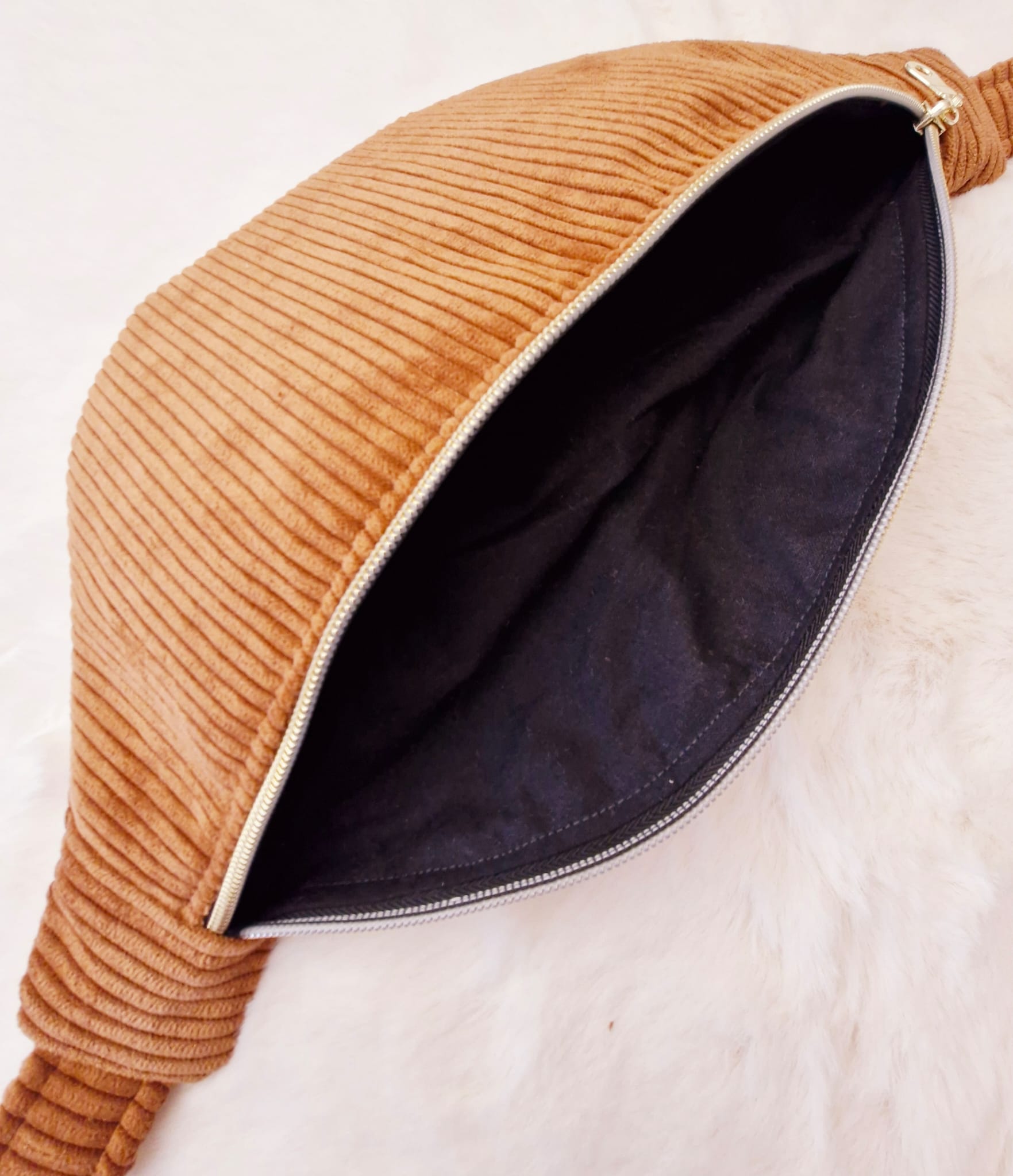 Sac Banane en Velours Côtelé Marron avec Rabat Léopard – Élégance Sauvage et Intemporelle "MEMPHIS" cocoleeline