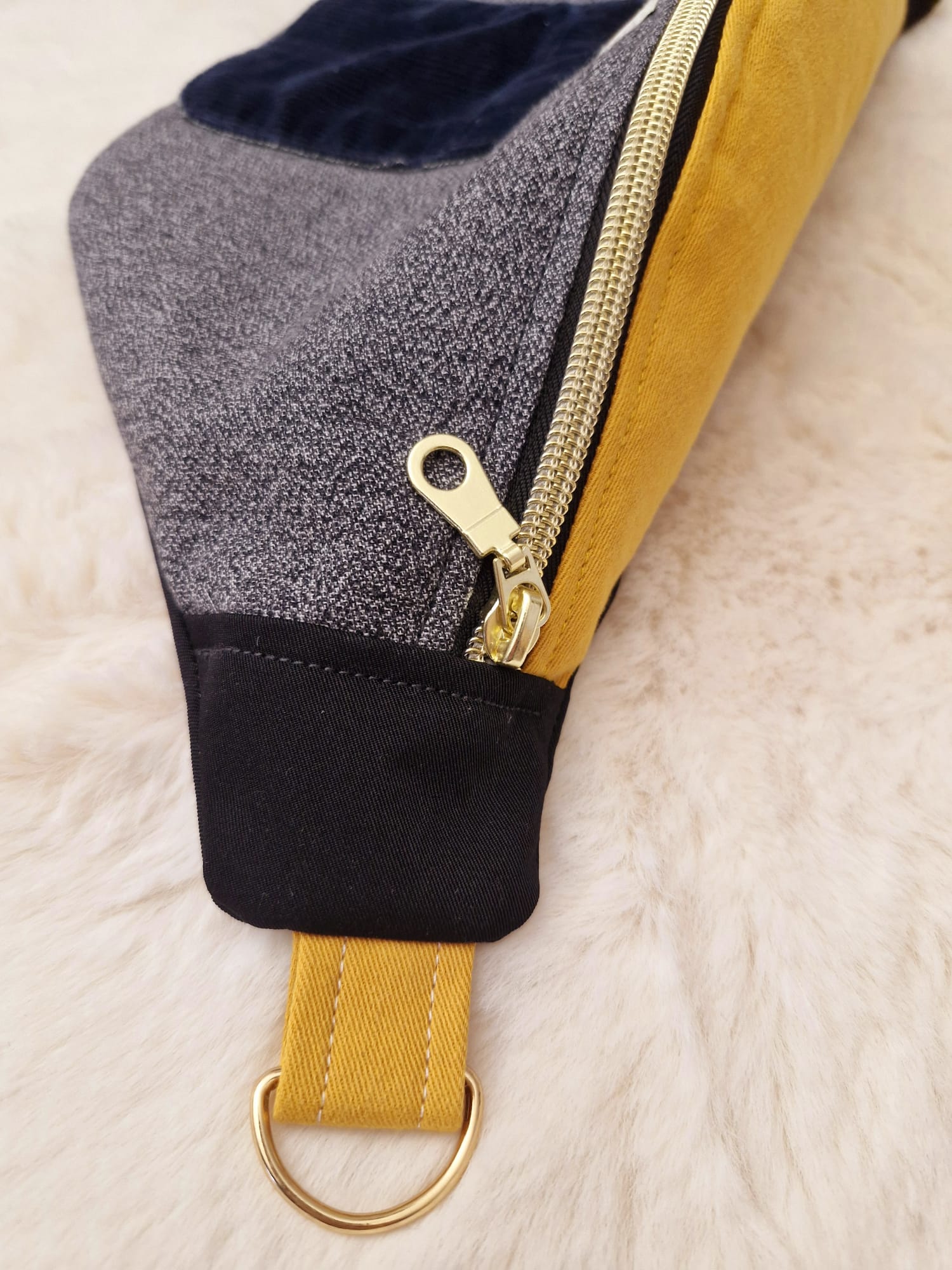 Sac Banane en Tissu Recyclé : Une Création Unique et Responsable cocoleeline