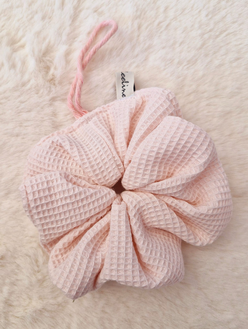 Fleur de Douche Rose en Coton Nid d’Abeille – Douceur et Écologie cocoleeline
