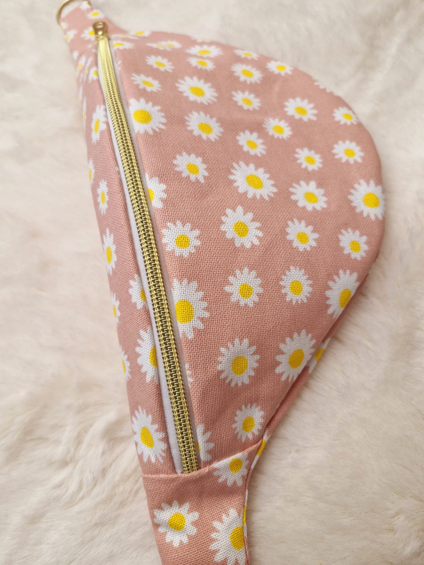 sac banane pour femme rose avec des fleurs 