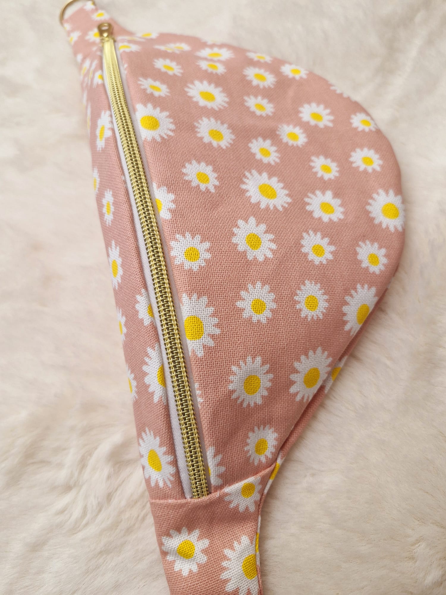 sac banane pour femme rose avec des fleurs 