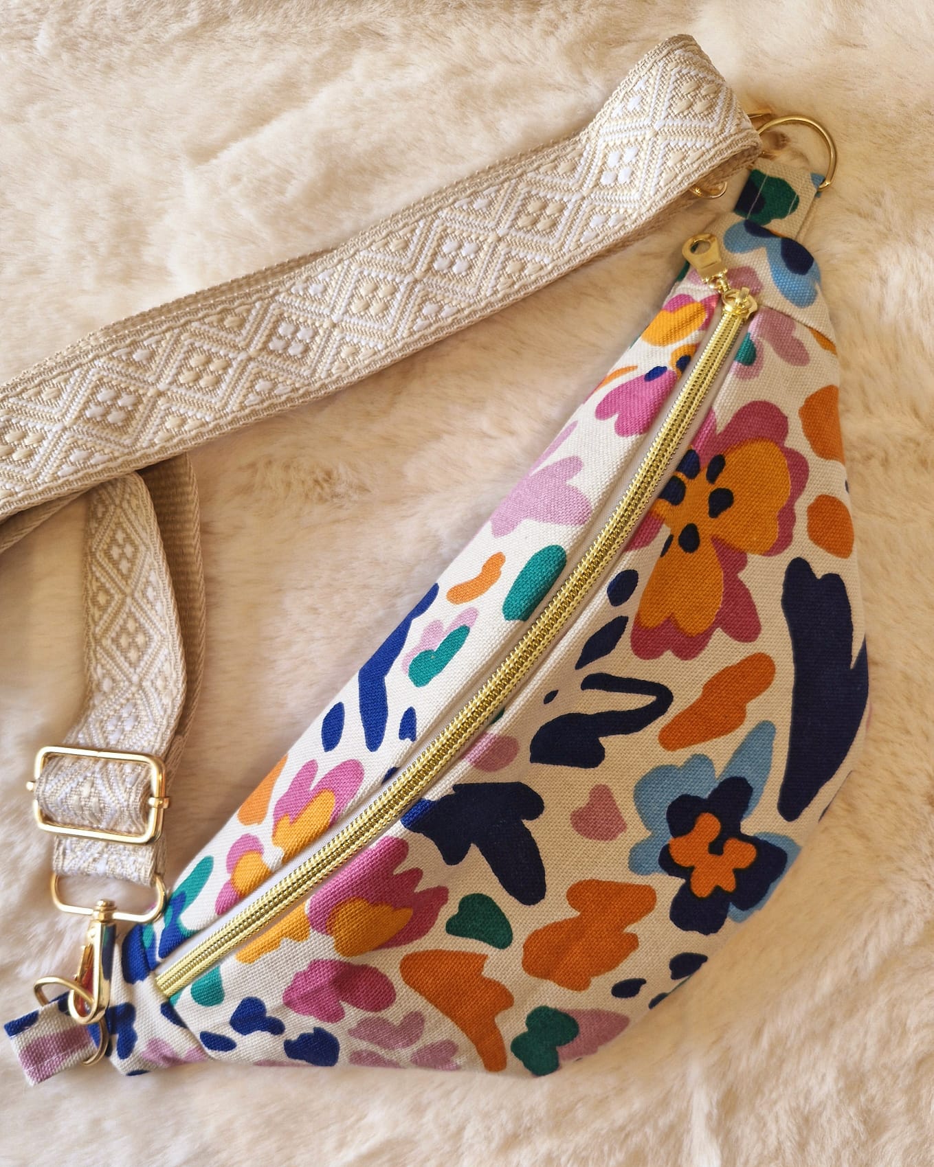 petit sac banane fait main coloré pour femme 

