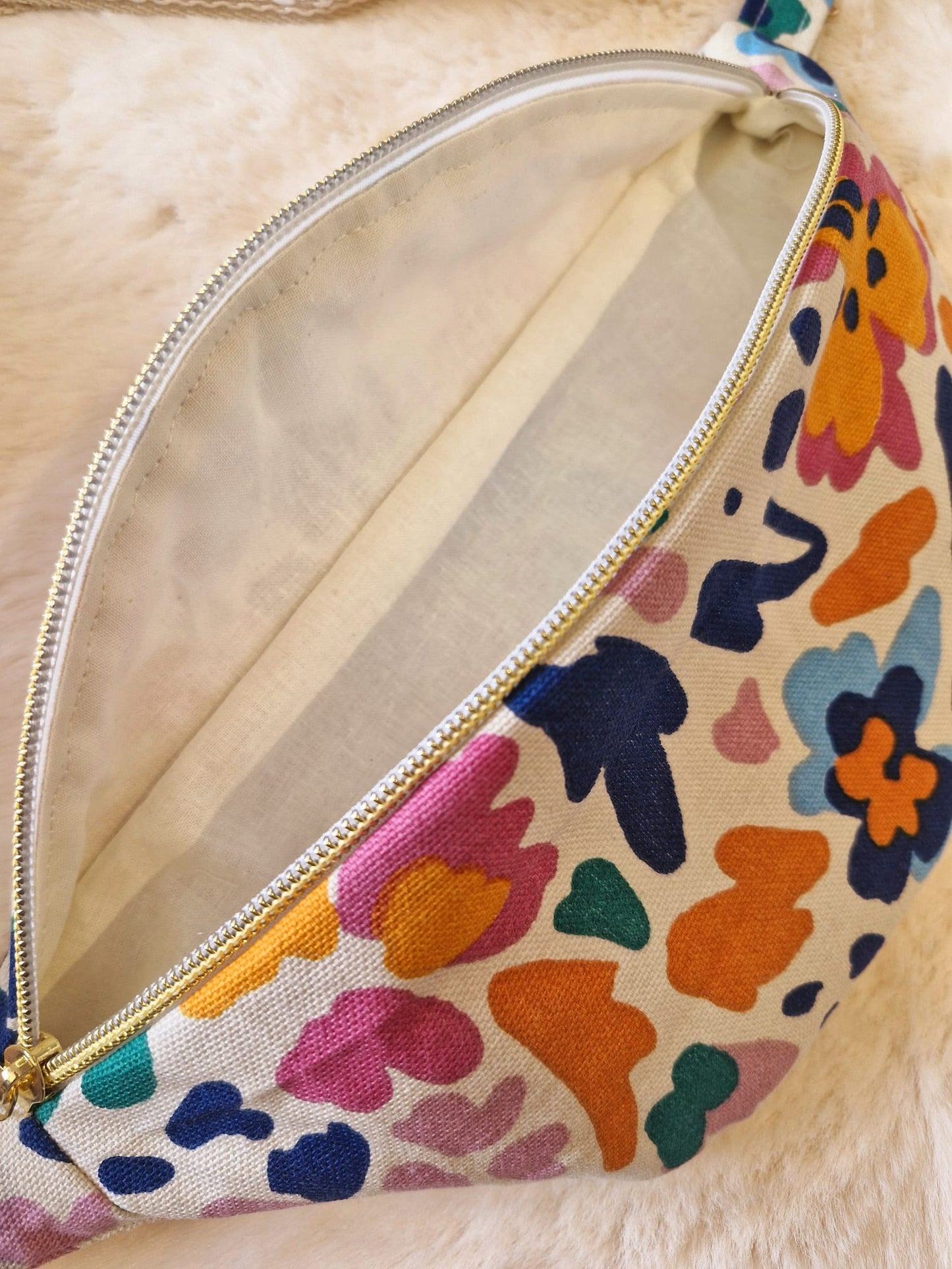 sac banane pour femme vu d’intérieur en coton écru  