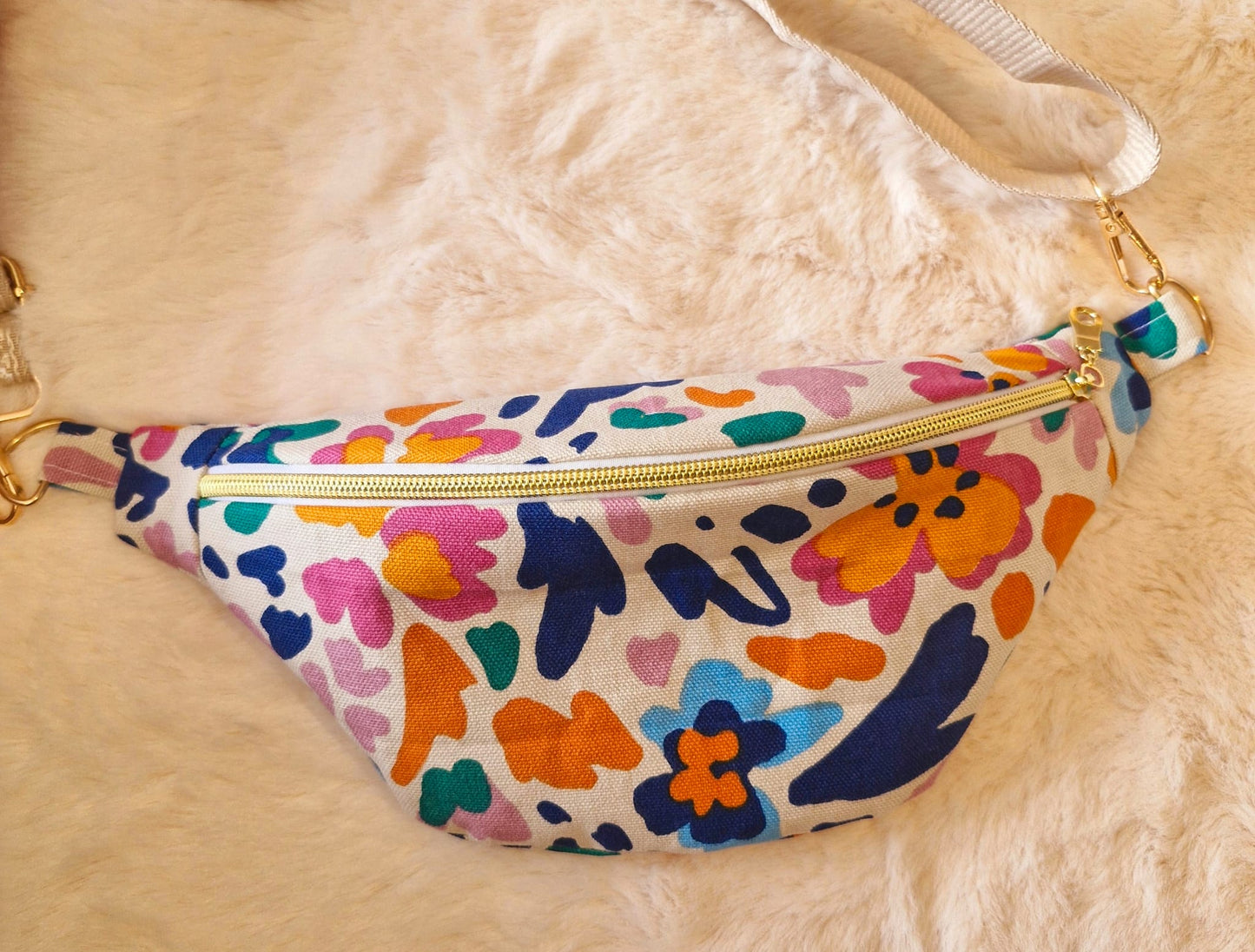 petit sac banane pour femme fait main , coloré