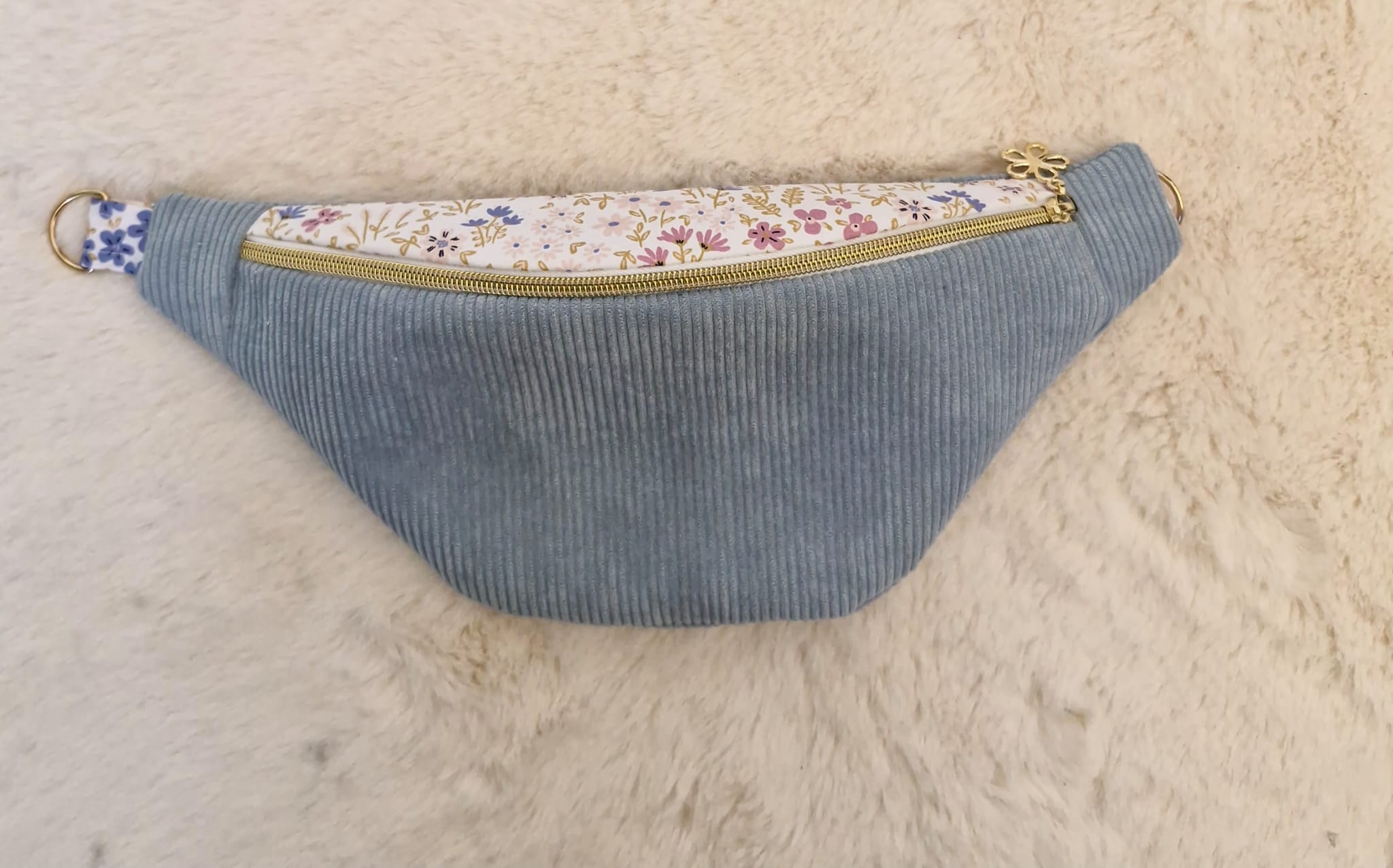 Sac banane en velours côtelé bleu ciel – Fait main en France cocoleeline