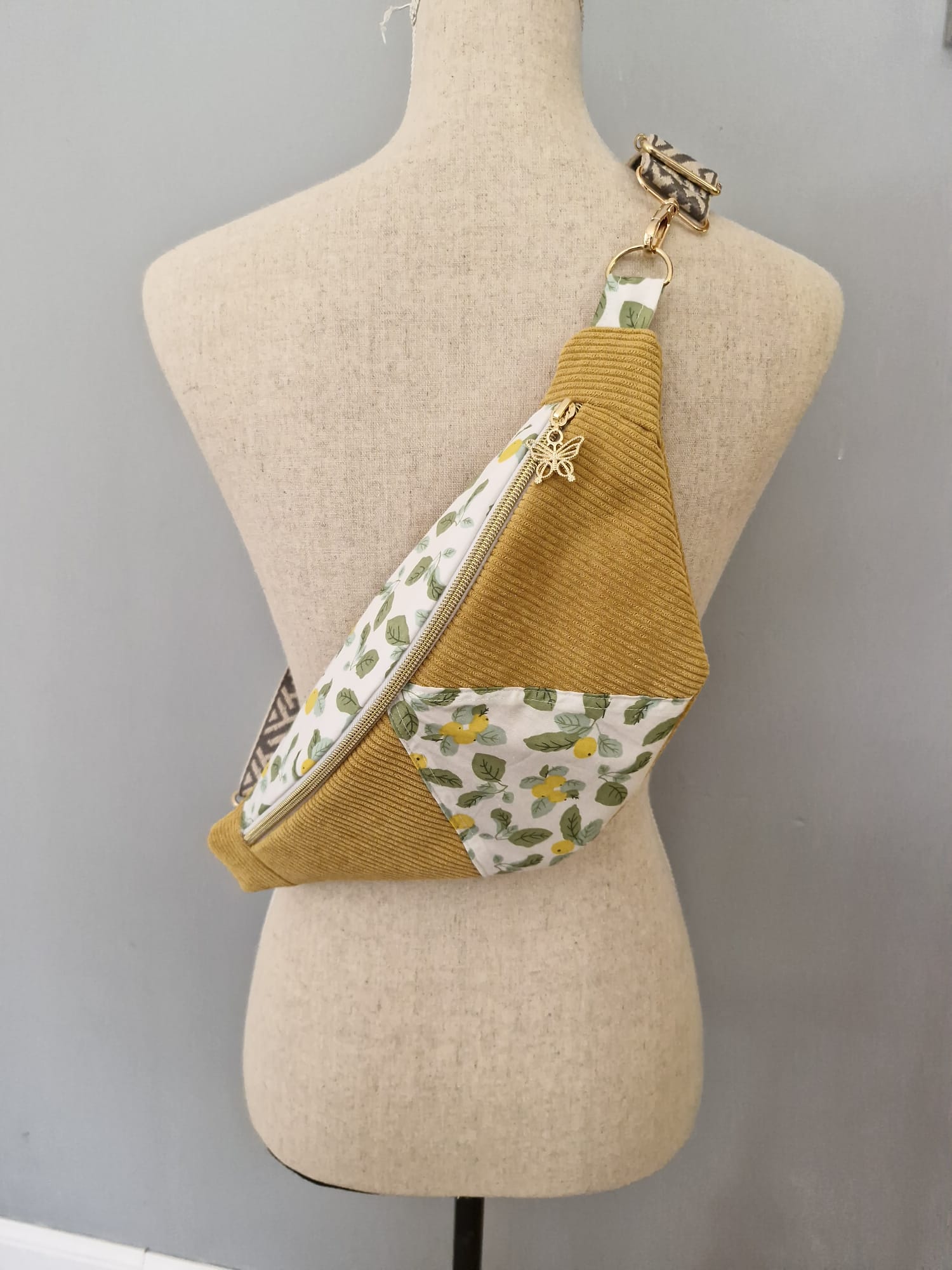 Sac banane citron & velours côtelé jaune – fait main en France , idée cadeau original cocoleeline