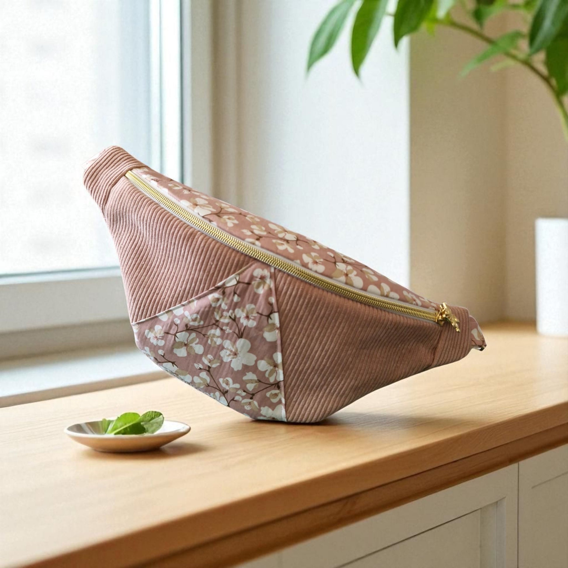 Sac banane fleuri rose velours côtelé – fait main en France , idée cadeau cocoleeline