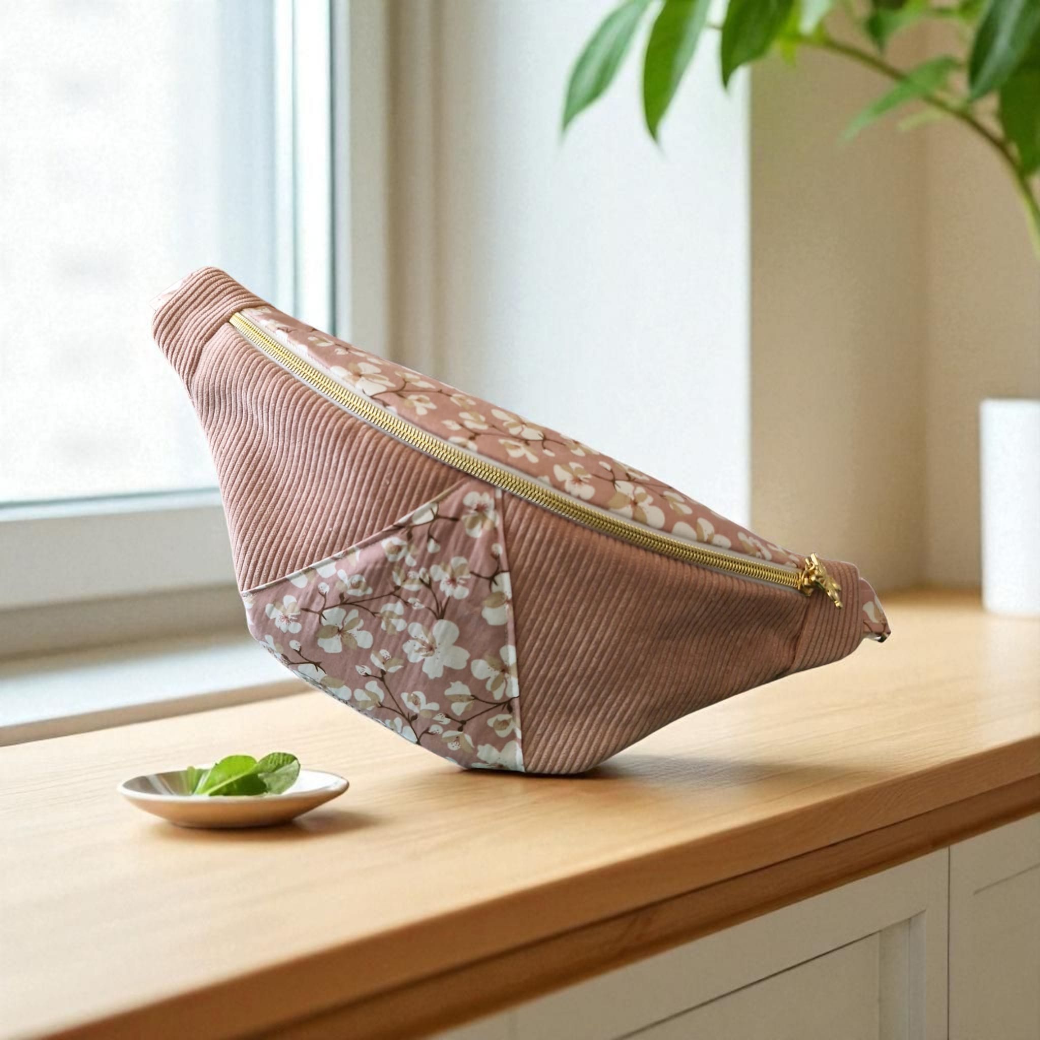 Sac banane fleuri rose velours côtelé – fait main en France , idée cadeau cocoleeline