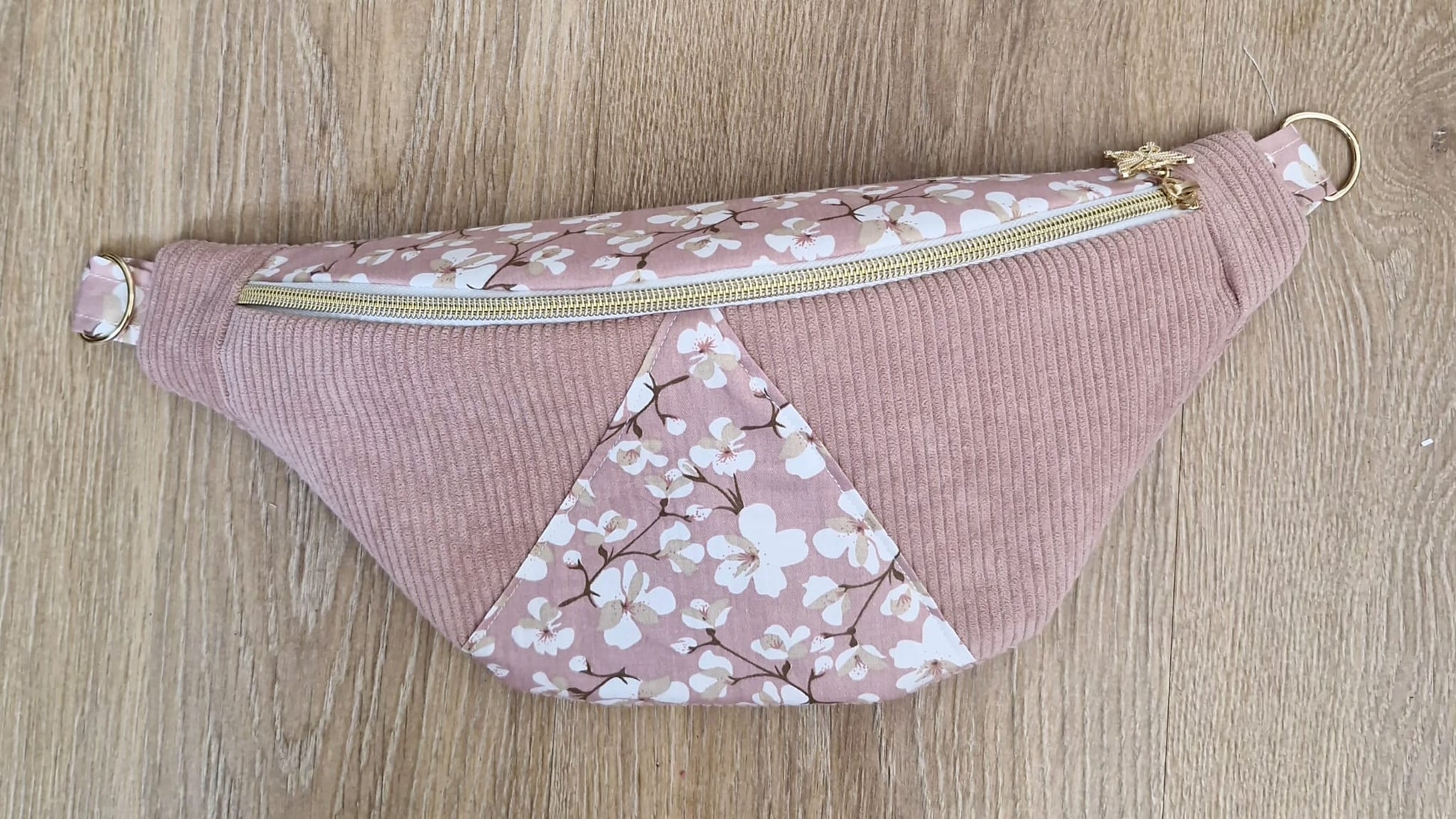 Sac banane fleuri rose velours côtelé – fait main en France , idée cadeau cocoleeline