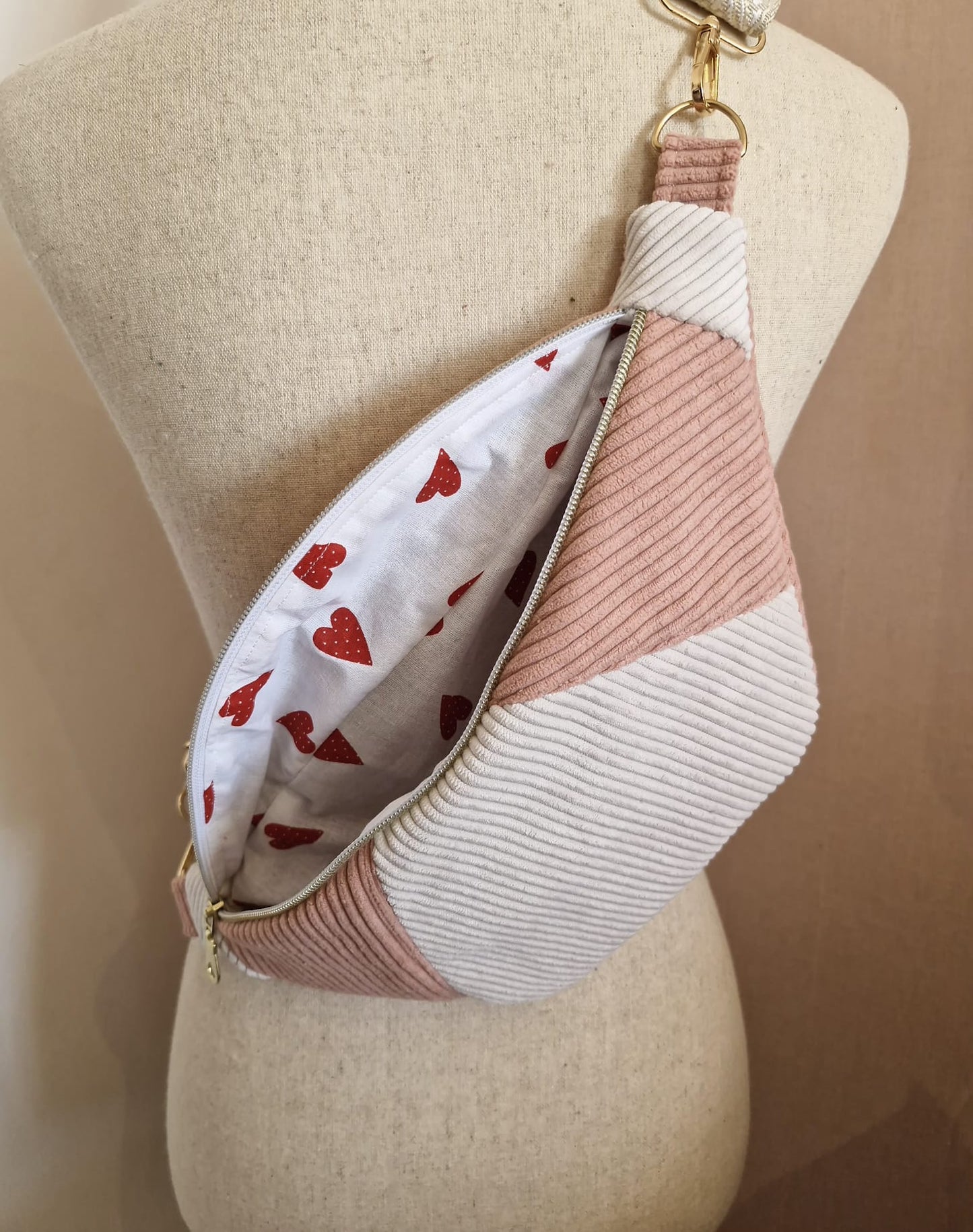 Sac banane femme en velours côtelé rose/écru – fait main en France, idée cadeau "JOELY" cocoleeline
