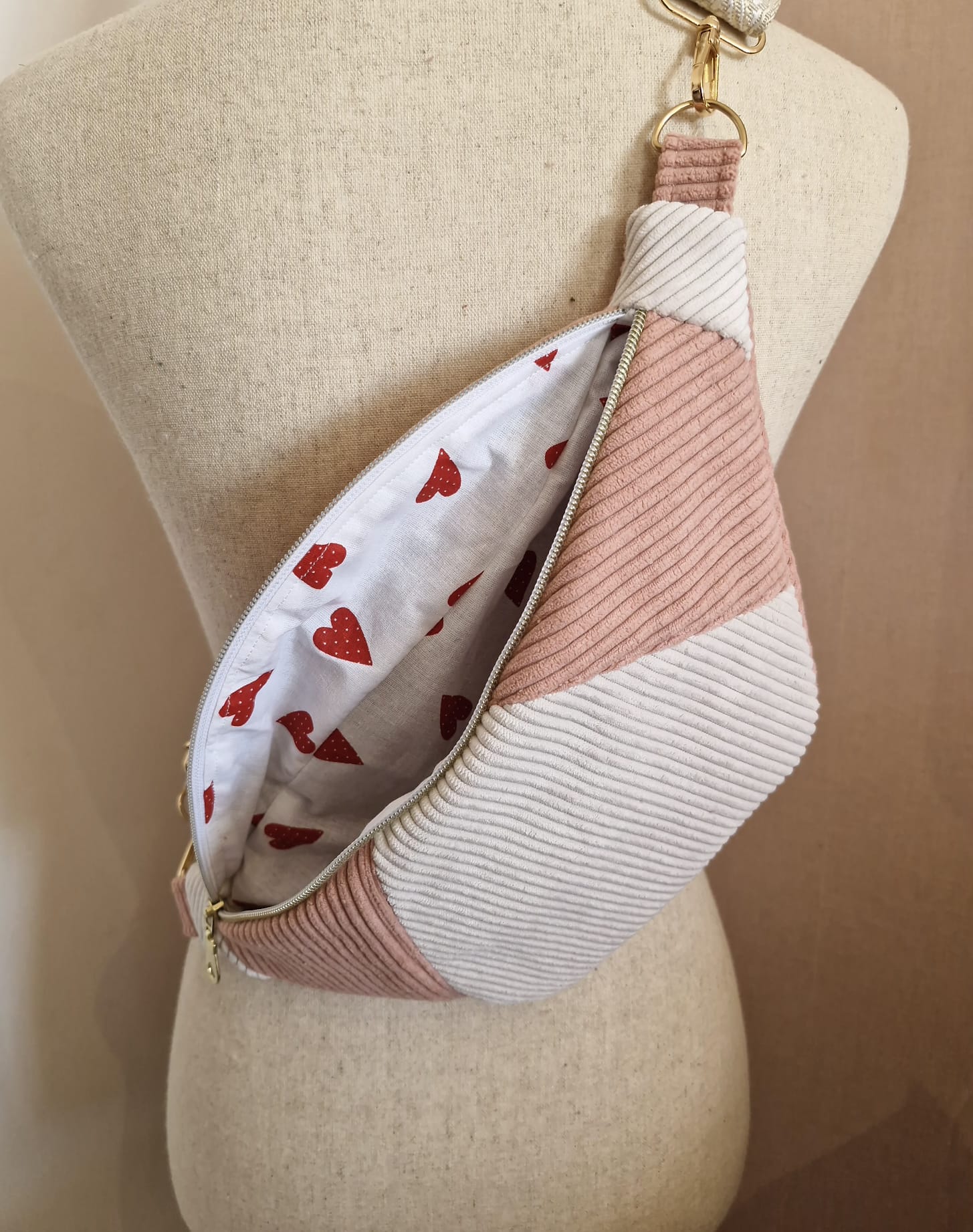 Sac banane femme en velours côtelé rose/écru – fait main en France, idée cadeau "JOELY" cocoleeline