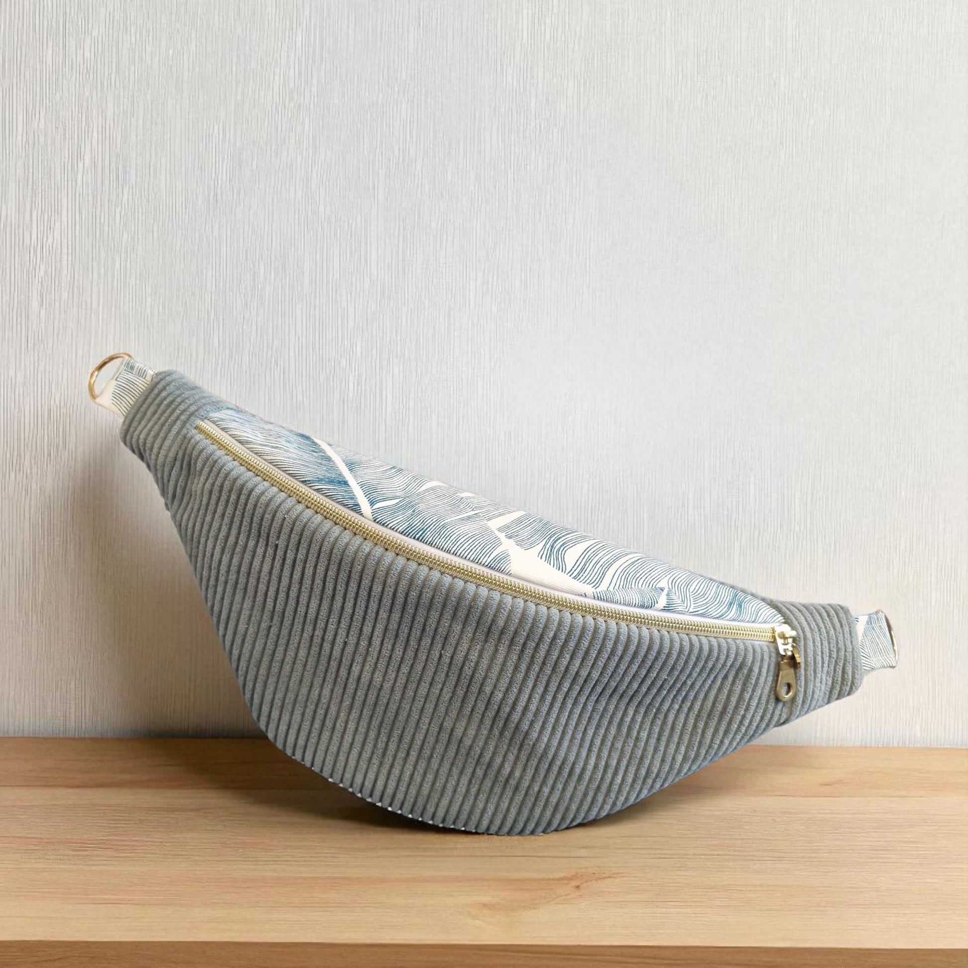 Sac banane femme velours côtelé bleu clair , et motif feuille de palmier, idée cadeau , fait main en France "LOREEN" cocoleeline