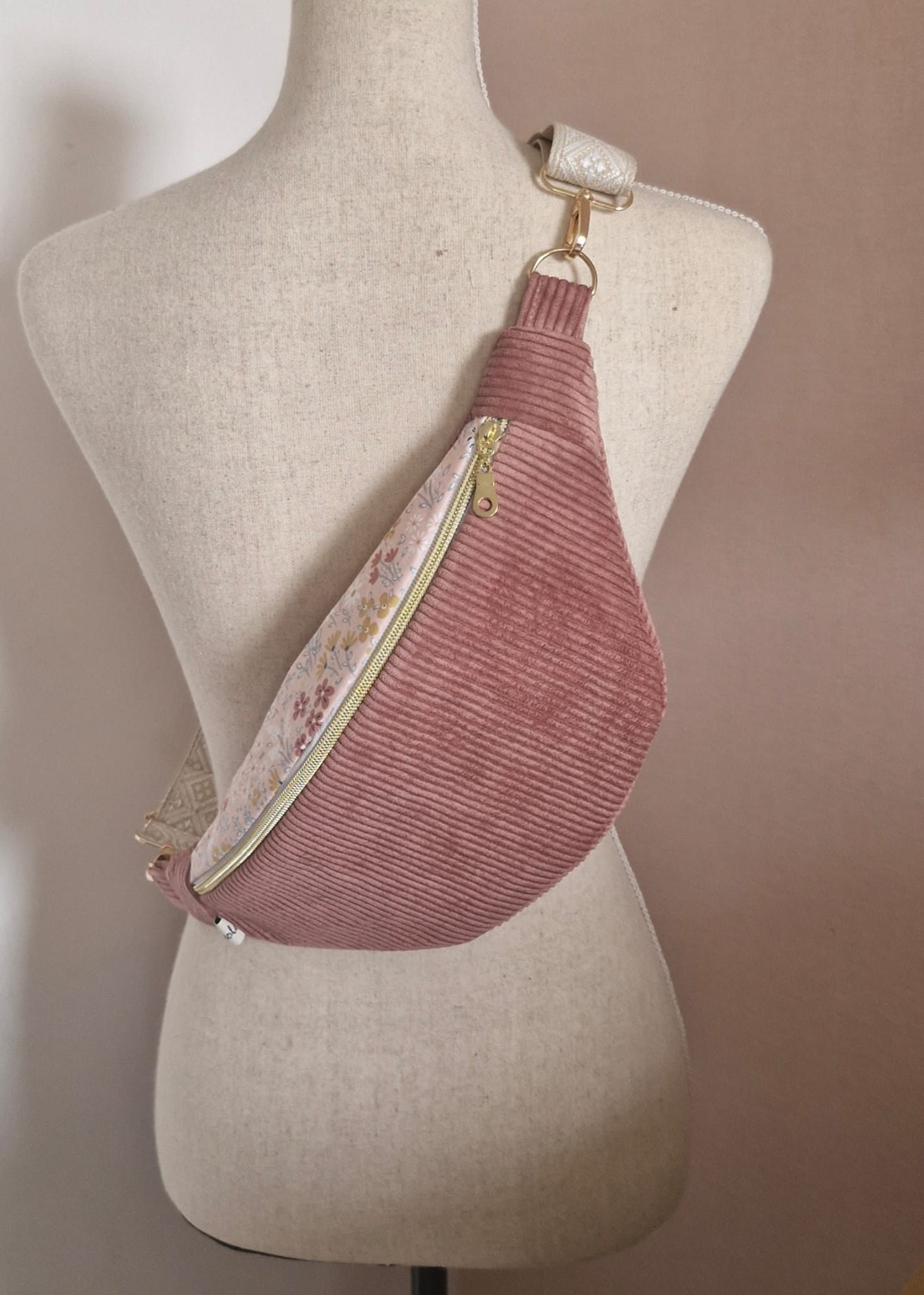 Sac banane femme en velours côtelé rose ,  motif fleur intérieur petit coeur "VELZEE" Ma boutique