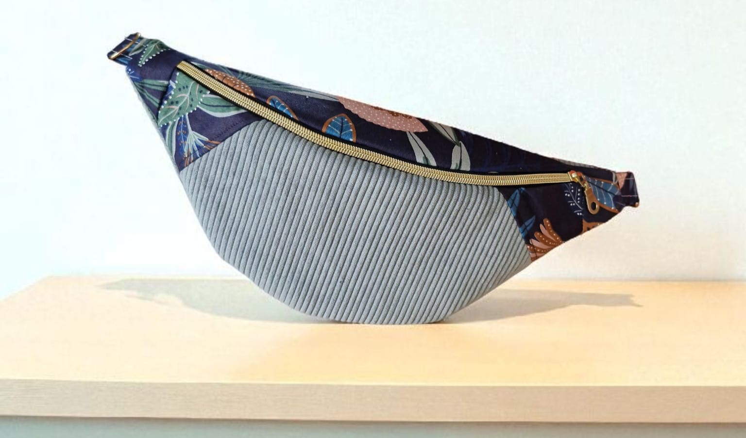 Sac banane femme en velours côtelé bleu   fleuri , fait main en France , idée cadeau pour femme cocoleeline