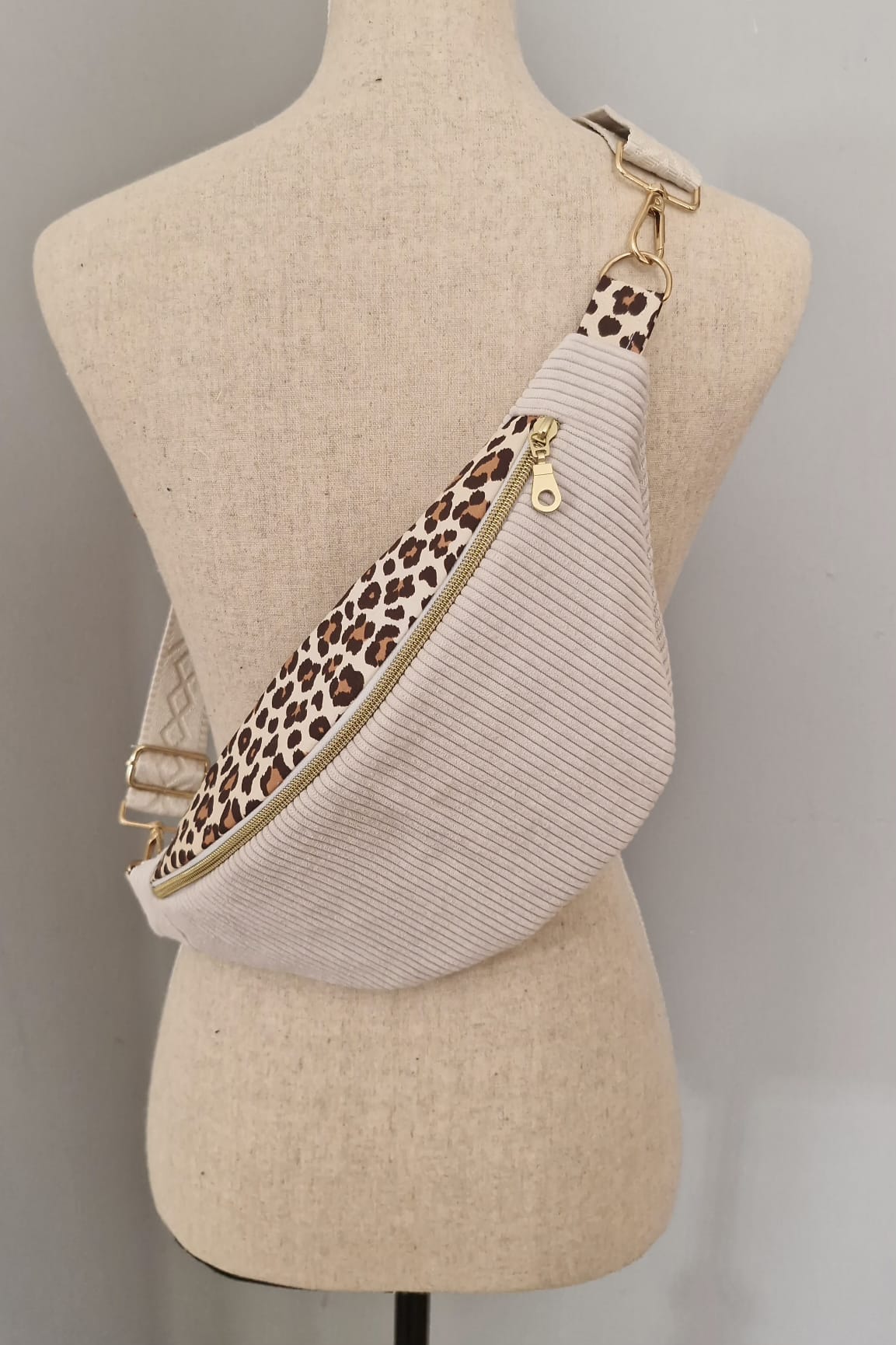 Sac banane femme velours côtelé écru motif léopard – pochette ceinture  – sac ceinture femme fait main, idée cadeau cocoleeline