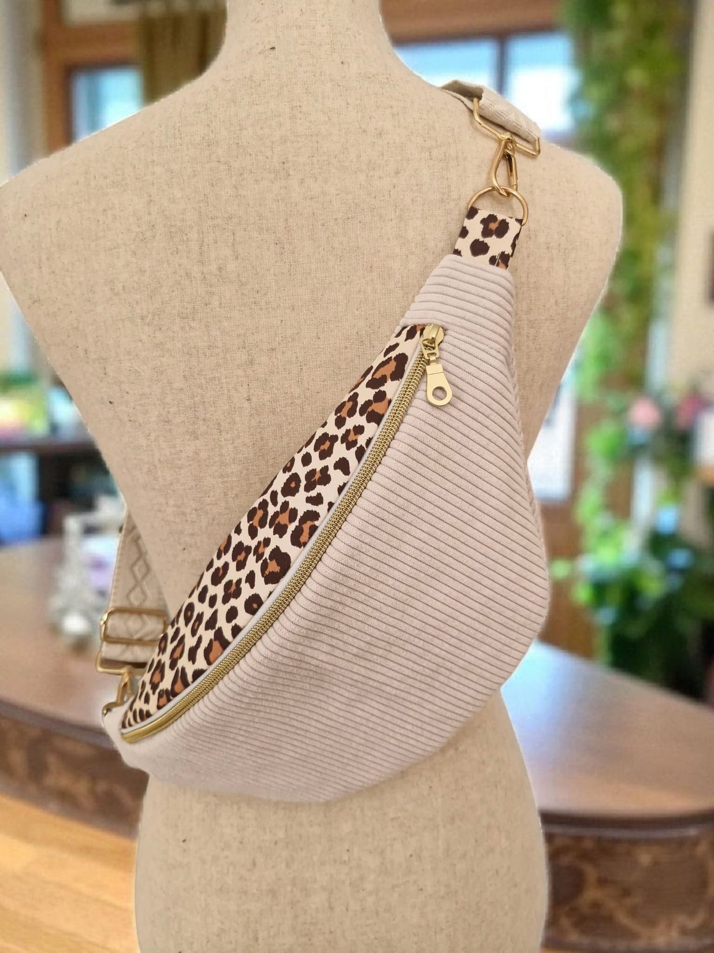 Sac banane femme velours côtelé écru motif léopard – pochette ceinture  – sac ceinture femme fait main, idée cadeau cocoleeline