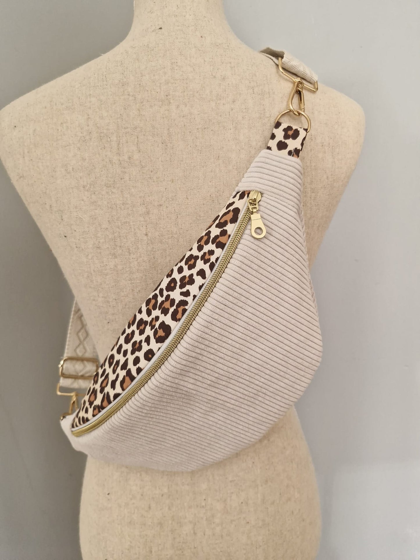 Sac banane femme velours côtelé écru motif léopard – pochette ceinture  – sac ceinture femme fait main, idée cadeau cocoleeline