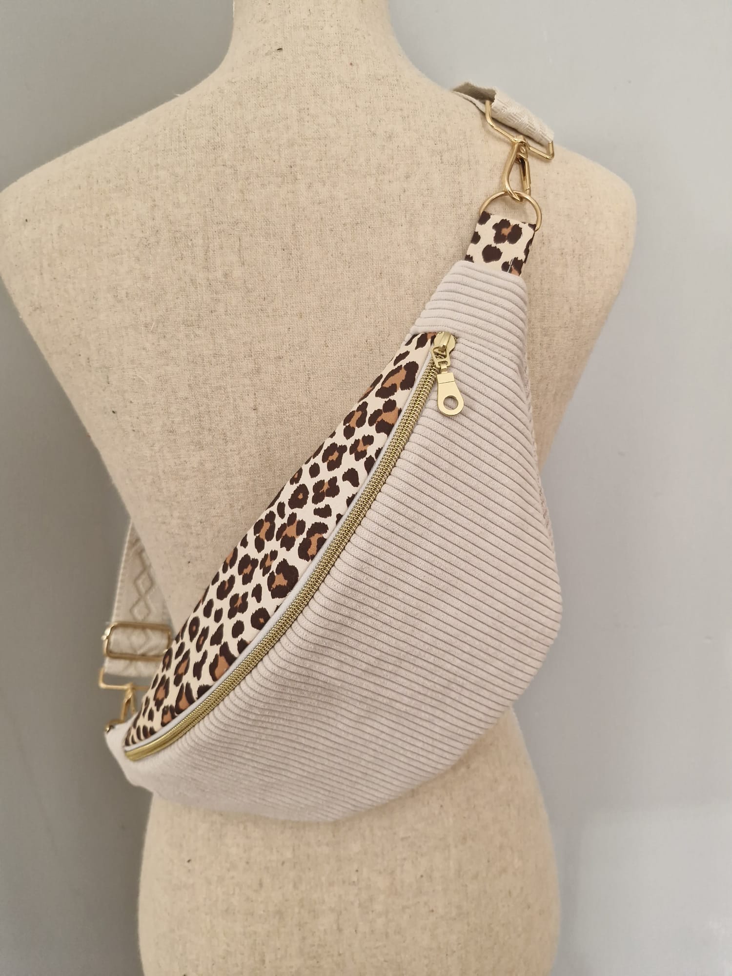 Sac banane femme velours côtelé écru motif léopard – pochette ceinture  – sac ceinture femme fait main, idée cadeau cocoleeline