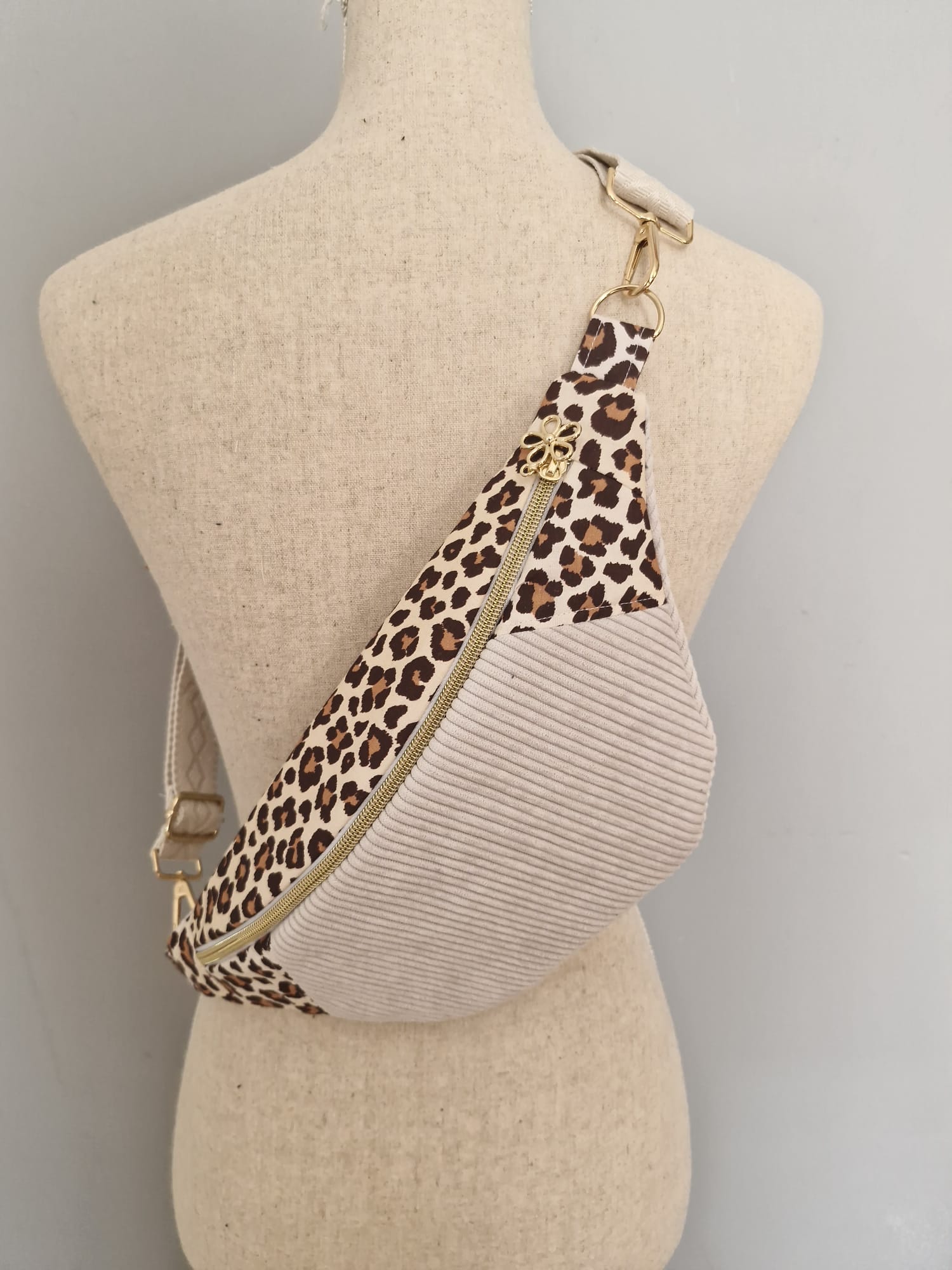 Sac banane femme velours côtelé écru motif léopard – pochette ceinture  – sac ceinture femme fait main, idée cadeau cocoleeline