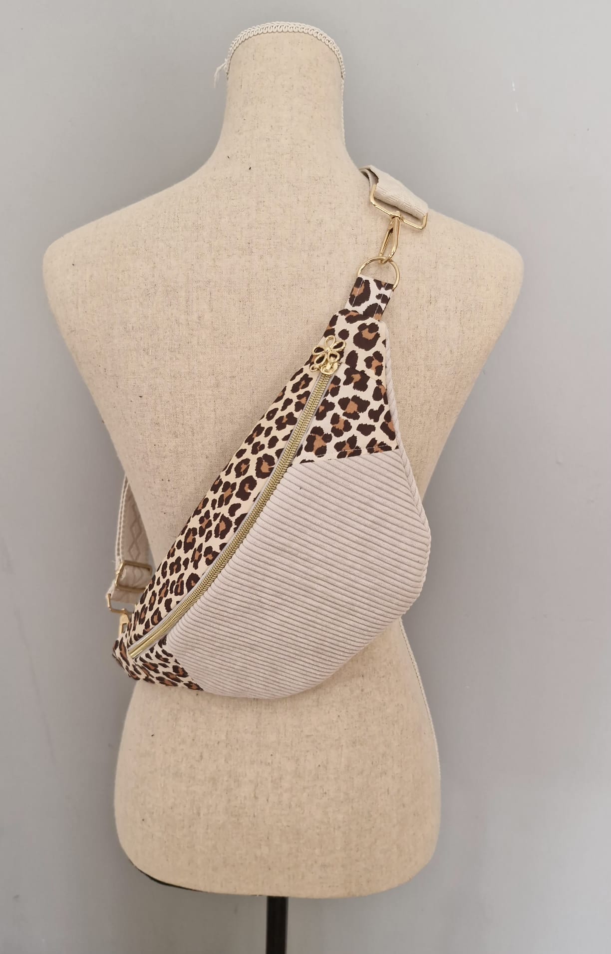 Sac banane femme velours côtelé écru motif léopard – pochette ceinture  – sac ceinture femme fait main, idée cadeau cocoleeline