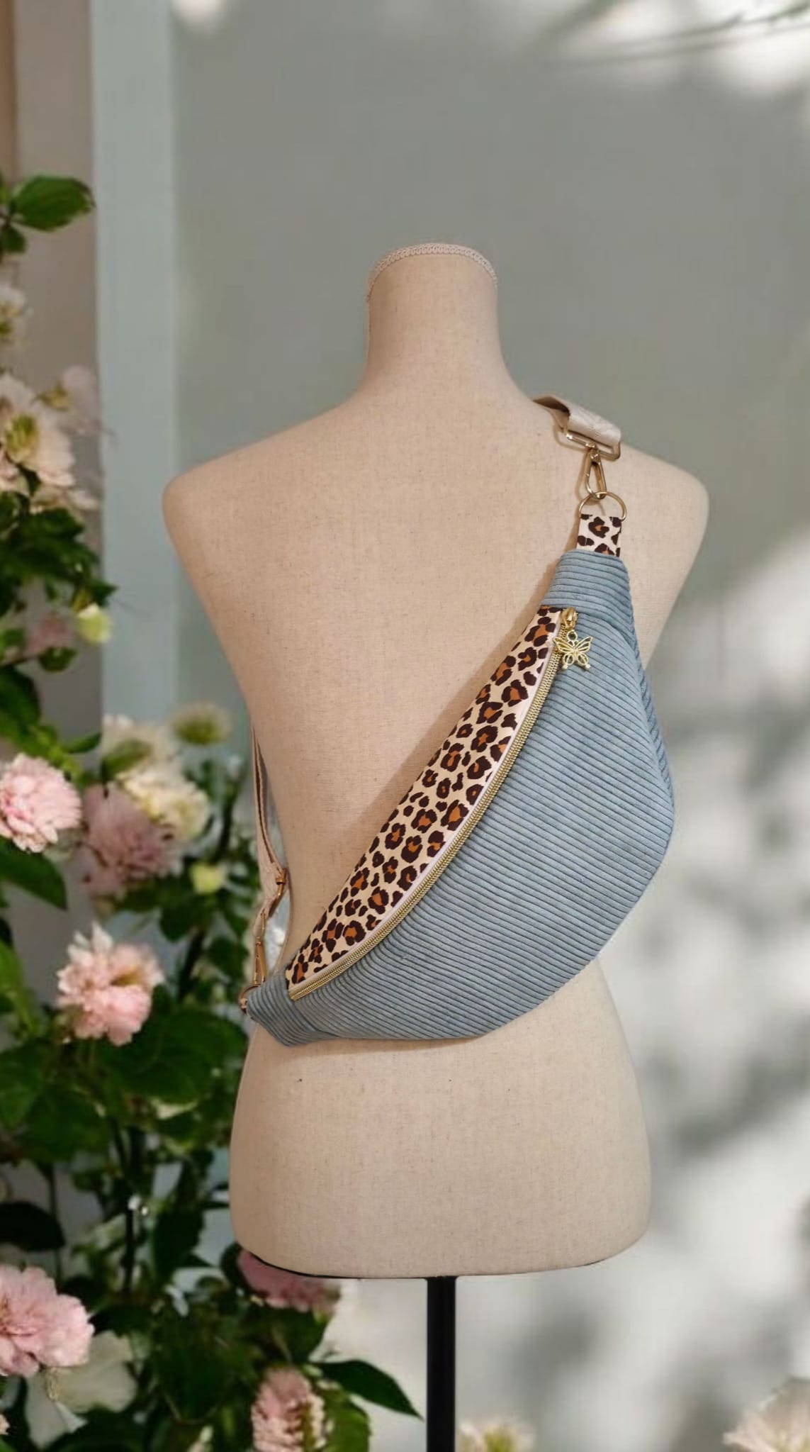 Sac banane pour femme en velours côtelé  –  léopard , idée cadeau , fait main en France cocoleeline