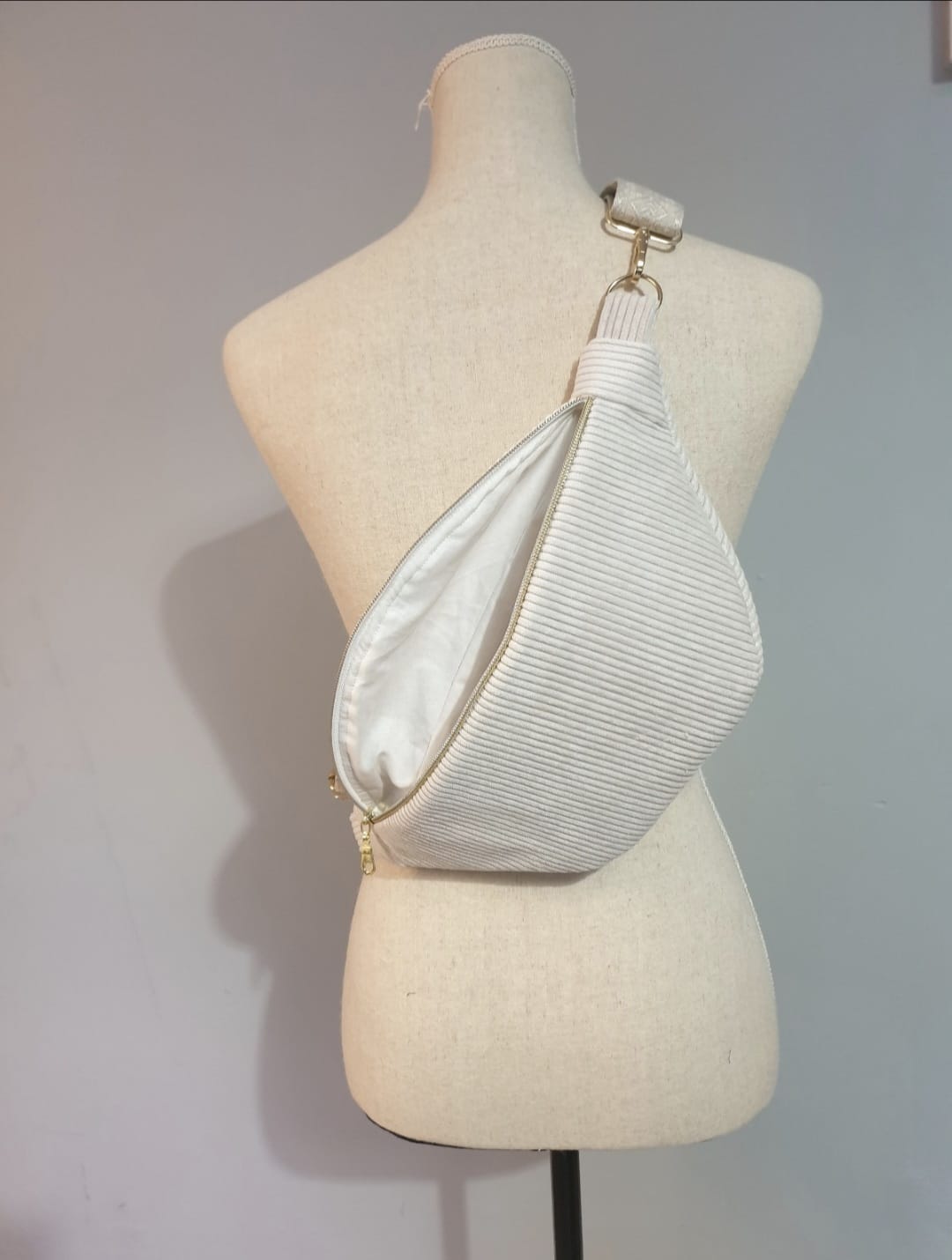Sac banane femme en velours côtelé blanc écru  et intérieur petits cœurs  "BLANCHE" Ma boutique