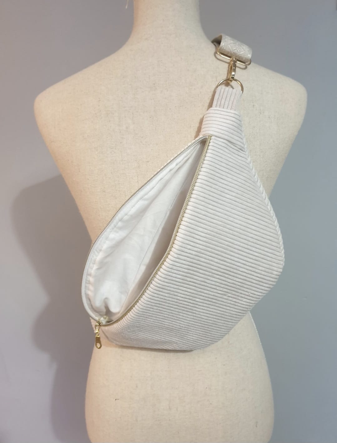 Sac banane femme en velours côtelé blanc écru  et intérieur petits cœurs  "BLANCHE" Ma boutique