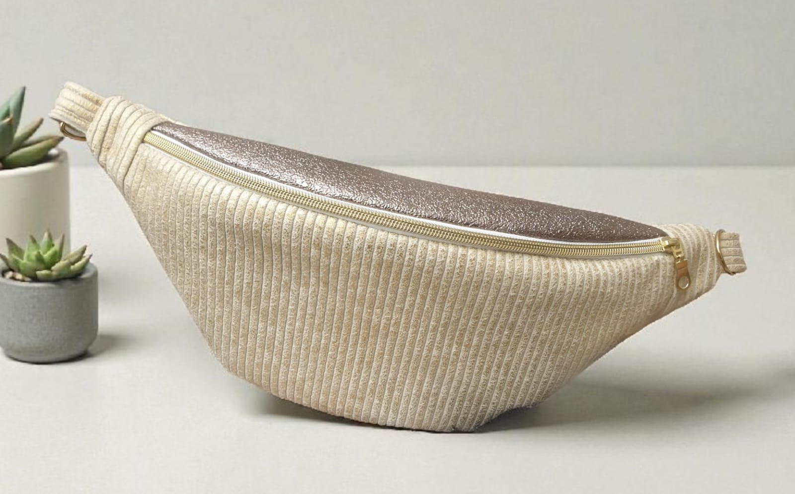 Sac banane velours côtelé écru / doré et similicuir cocoleeline