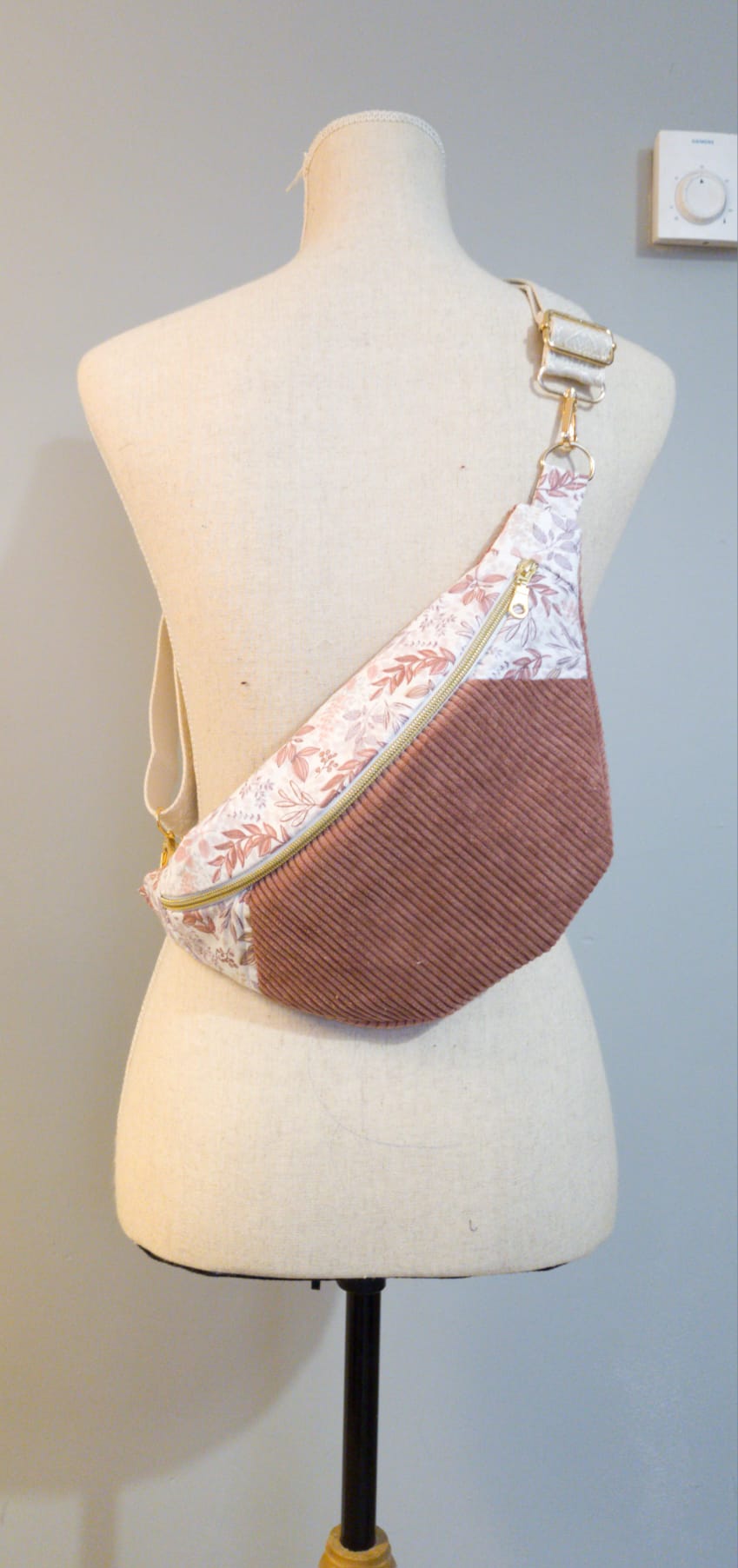 Sac banane pour femme velours côtelé vieux rose fleuri cocoleeline