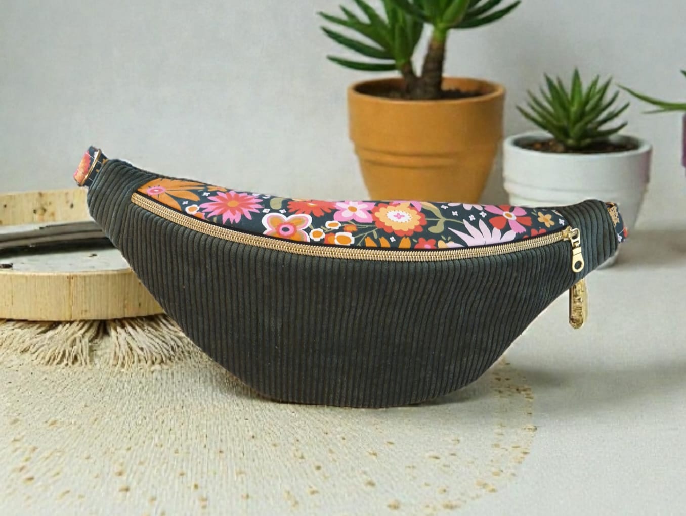 Sac banane pour femme ou enfant , velours côtelé kaki et motif fleuri cocoleeline