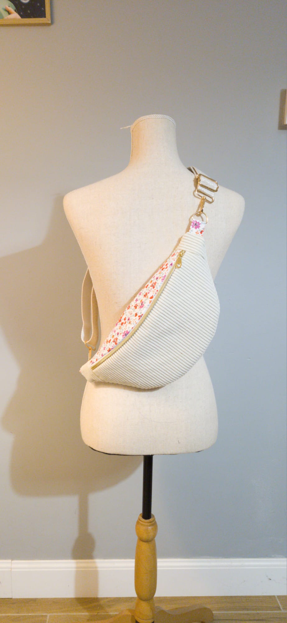 Sac Banane pour femme ou enfant  – Velours côtelé écru & touche fleuri cocoleeline